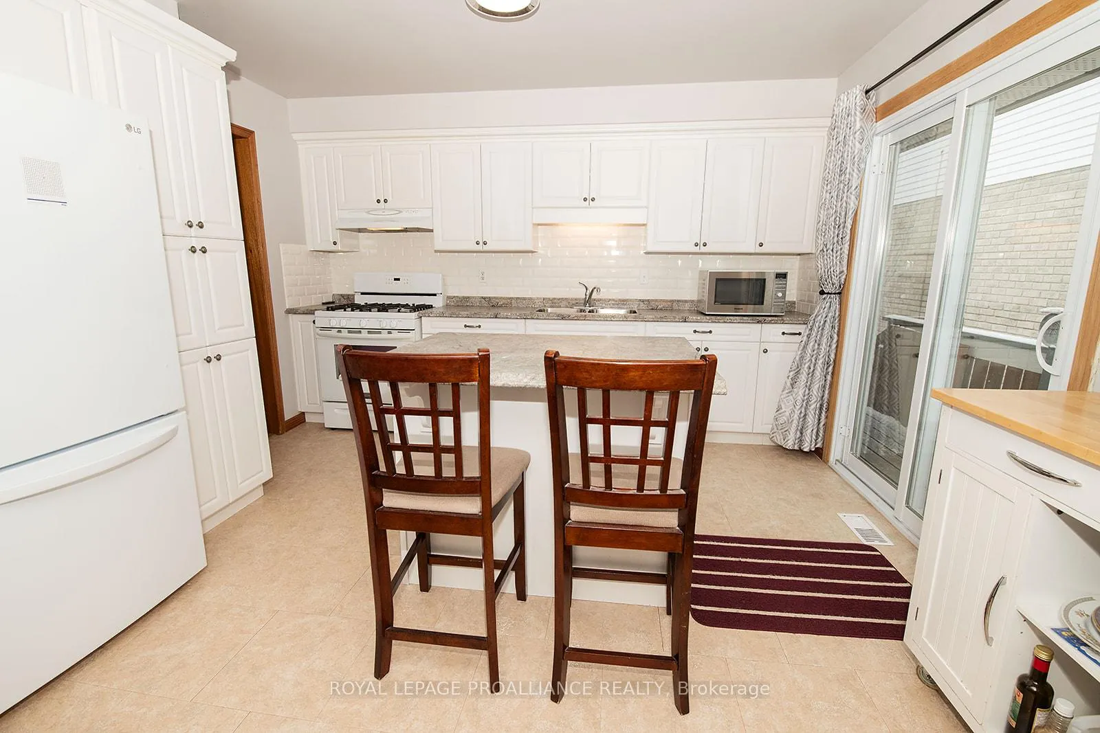 Photo 3 of 35 Morris Drive, Belleville, Belleville Ward — HOMEH
