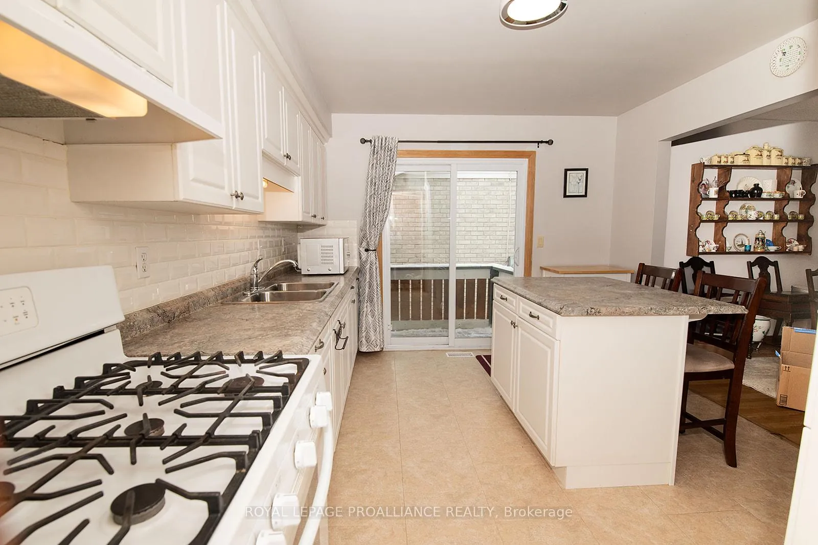 Photo 4 of 35 Morris Drive, Belleville, Belleville Ward — HOMEH