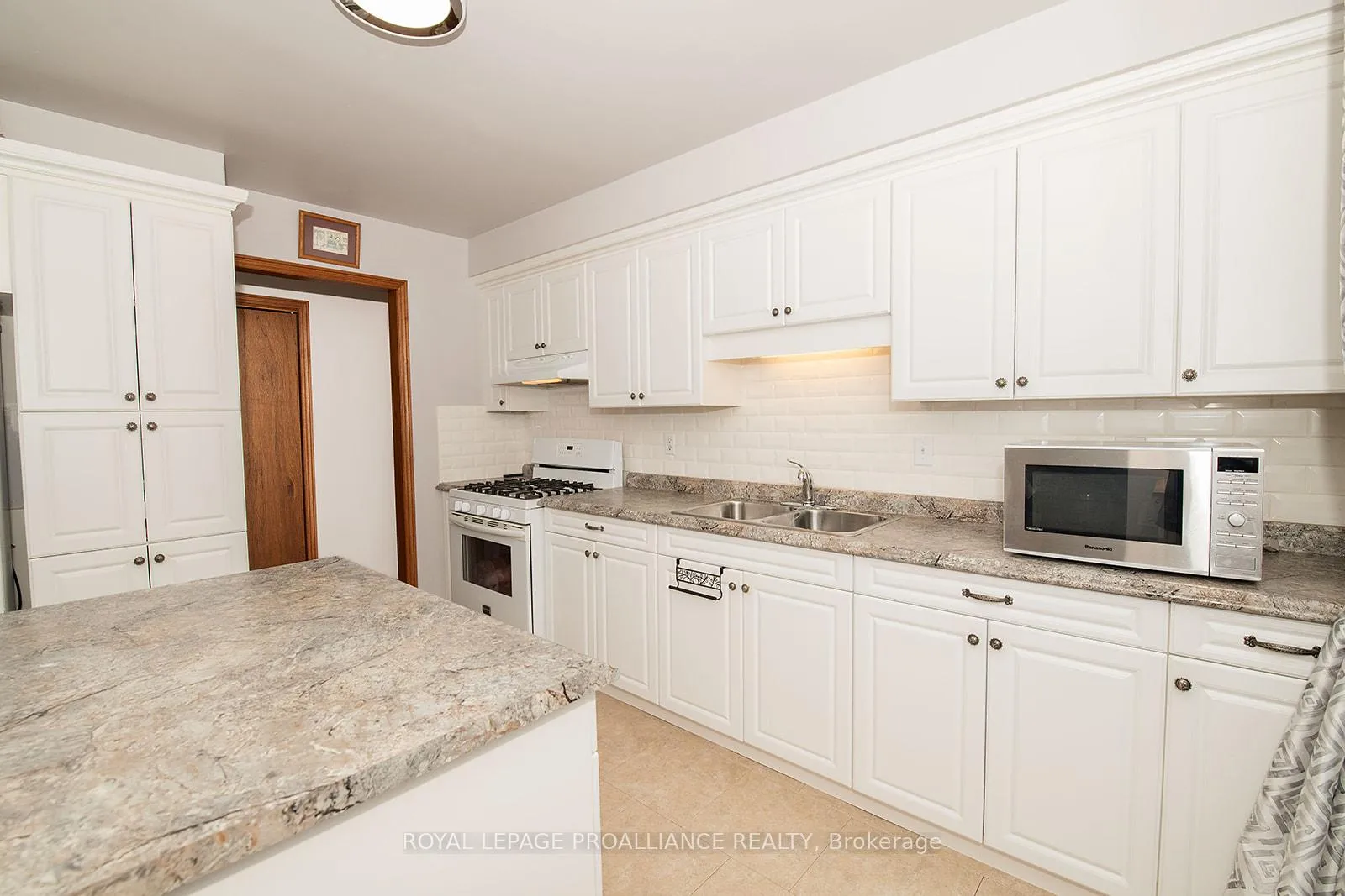 Photo 5 of 35 Morris Drive, Belleville, Belleville Ward — HOMEH