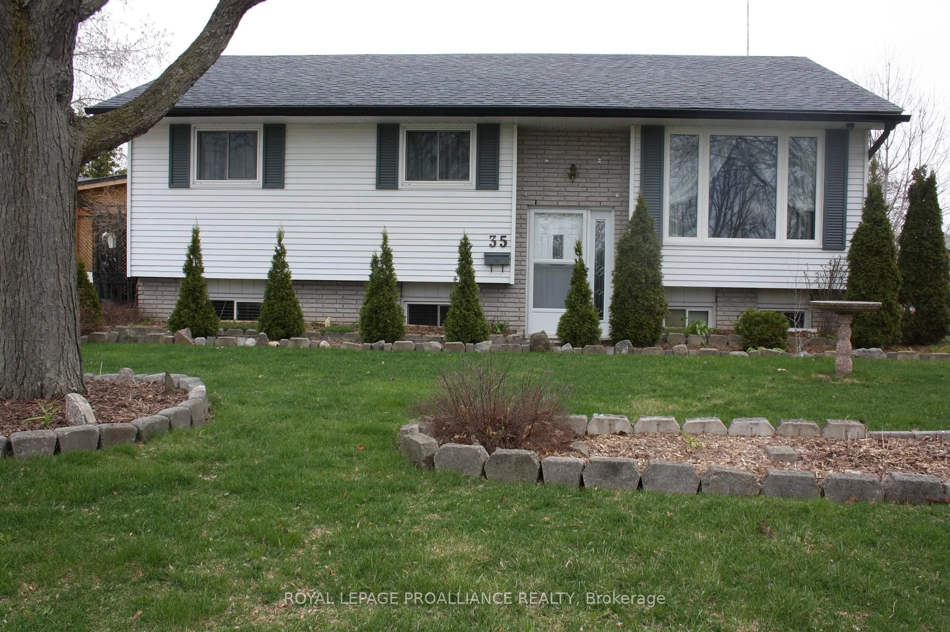 Photo 1 of 35 Morris Drive, Belleville, Belleville Ward — HOMEH