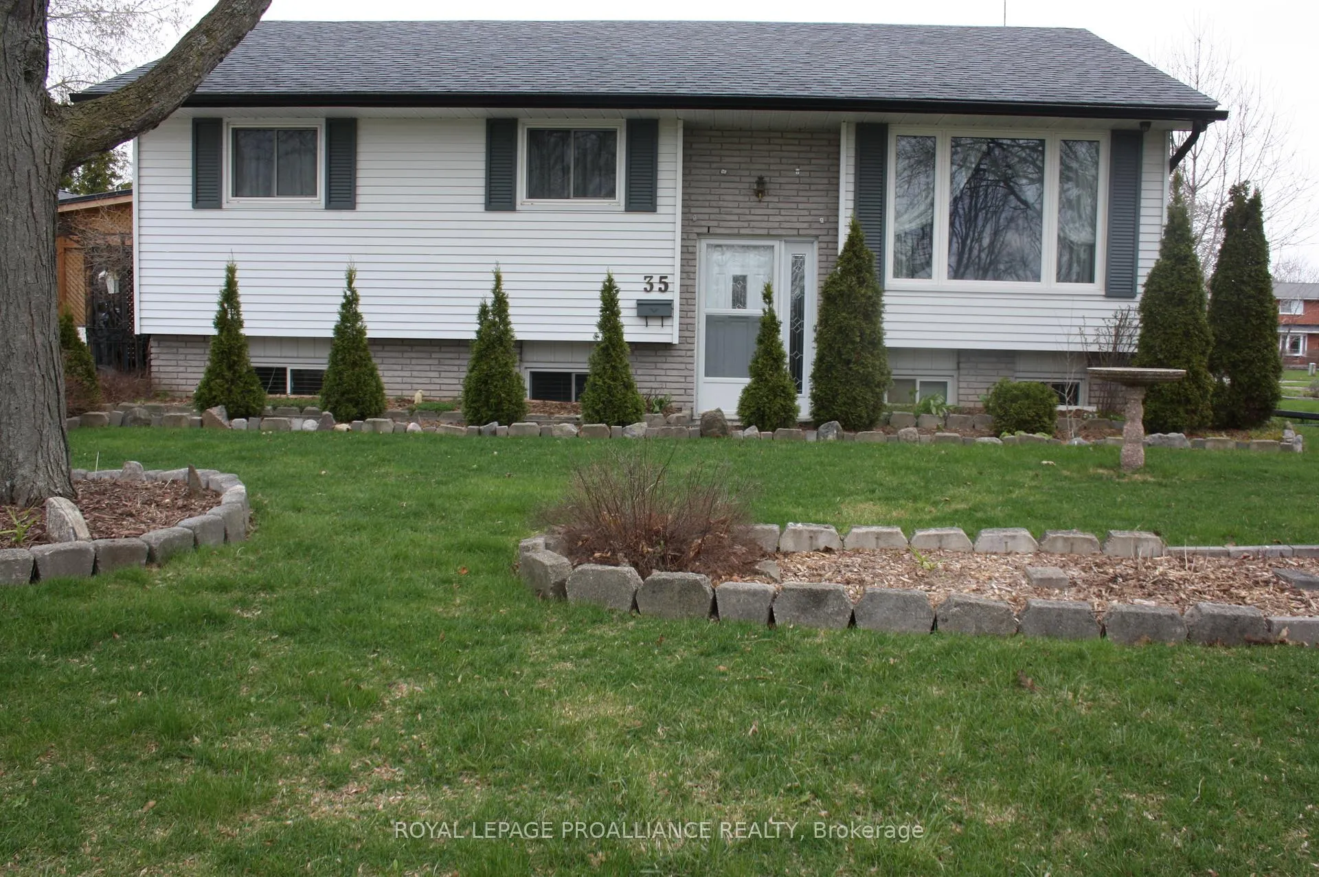 Photo 23 of 35 Morris Drive, Belleville, Belleville Ward — HOMEH