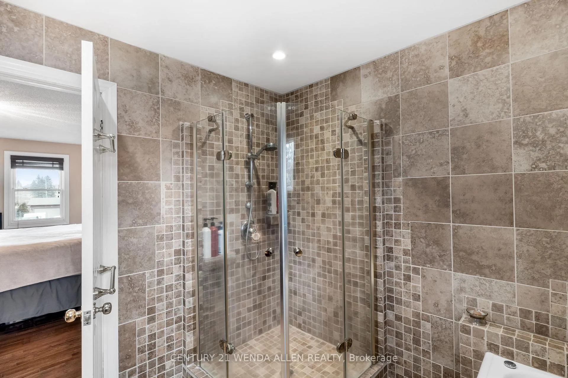 Photo 16 of 26 Riverview Drive, Scugog, Port Perry — HOMEH
