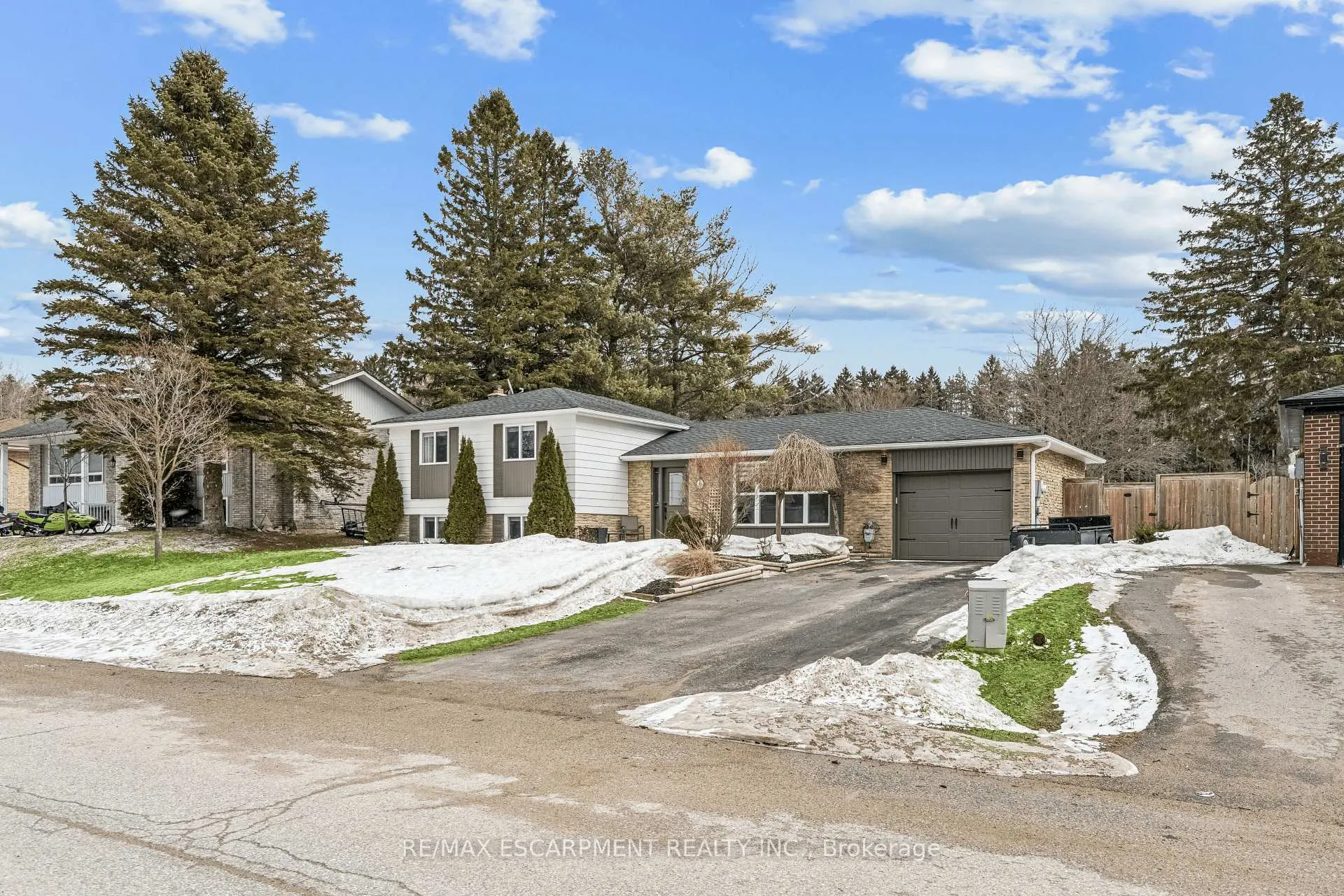 Photo 1 of 35 Douglas Crescent, Erin, Rural Erin — HOMEH