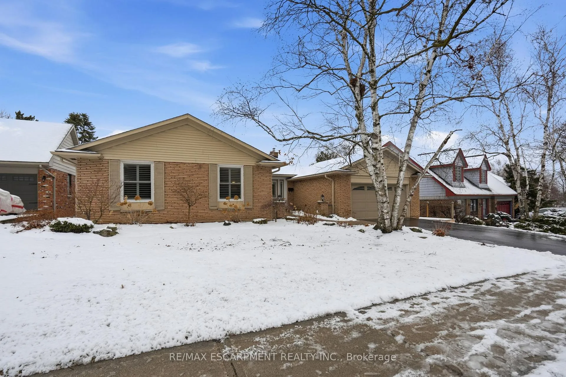 Photo 2 of 1995 Kerns Road, Burlington, Tyandaga — HOMEH