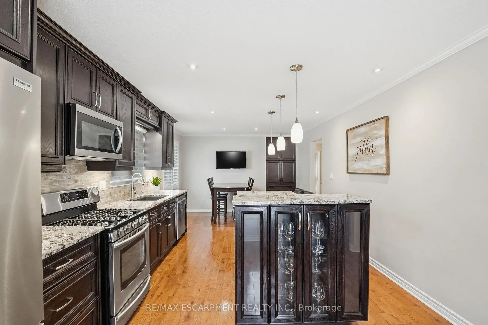 Photo 13 of 1995 Kerns Road, Burlington, Tyandaga — HOMEH