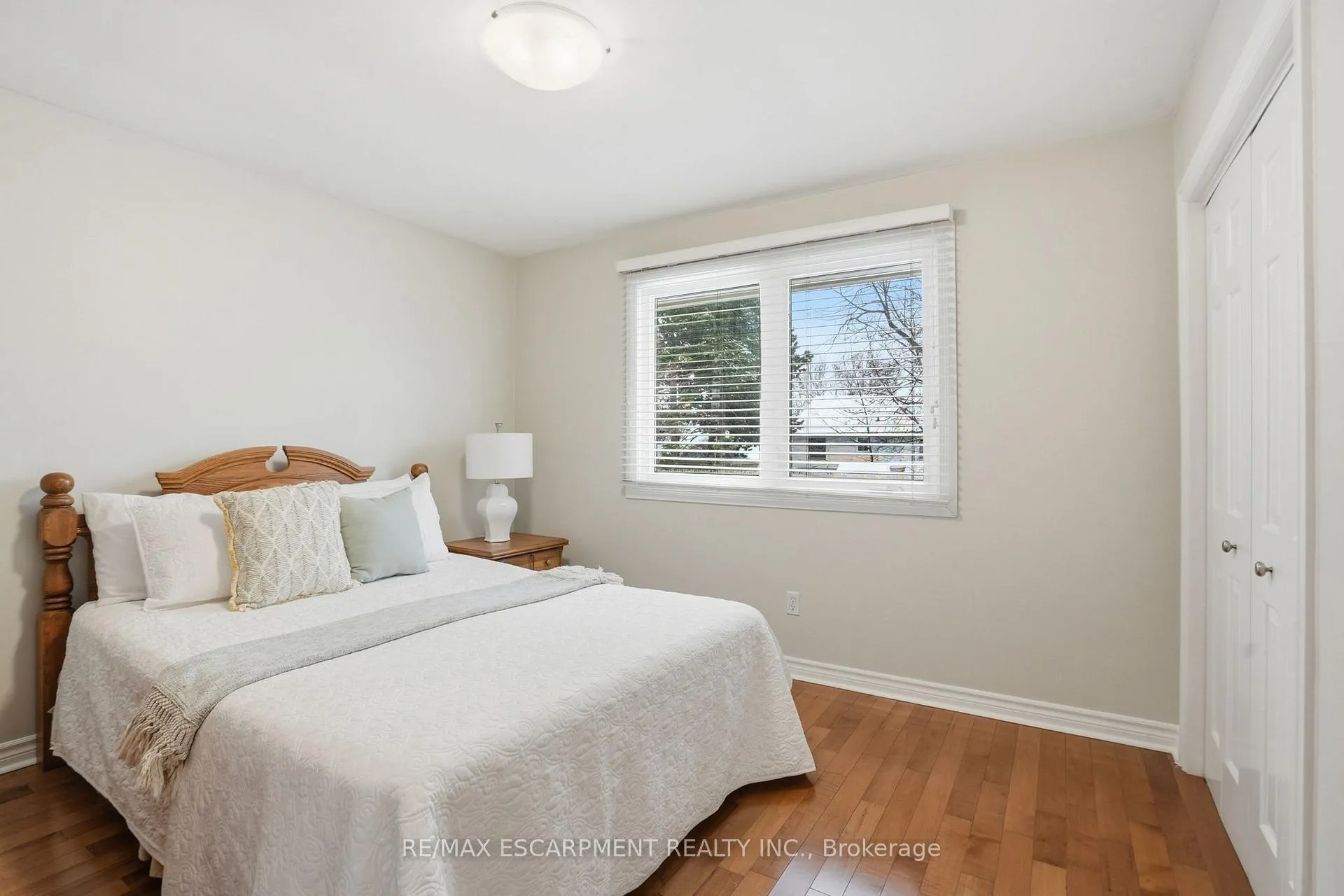 Photo 22 of 1995 Kerns Road, Burlington, Tyandaga — HOMEH
