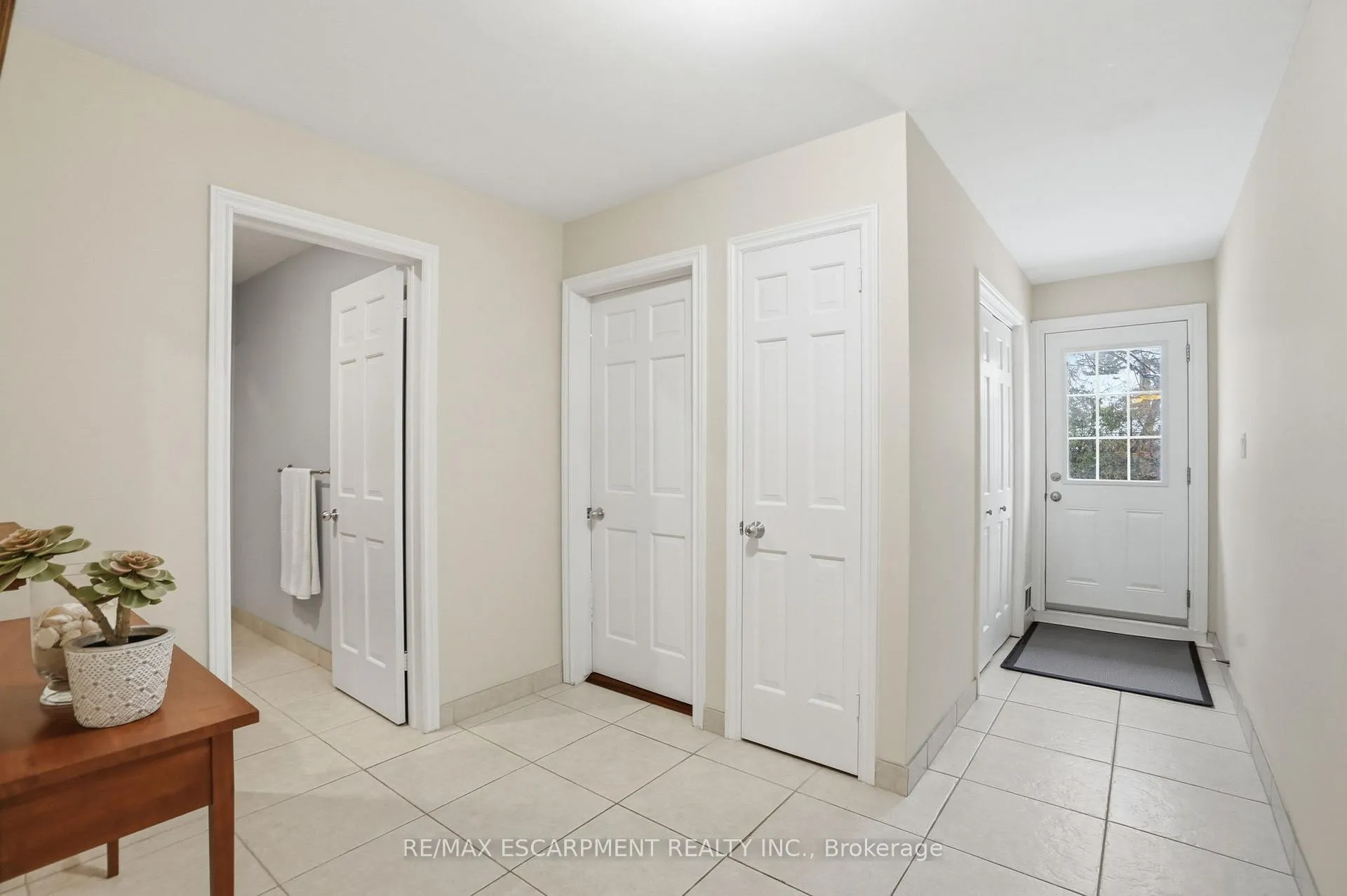 Photo 31 of 1995 Kerns Road, Burlington, Tyandaga — HOMEH