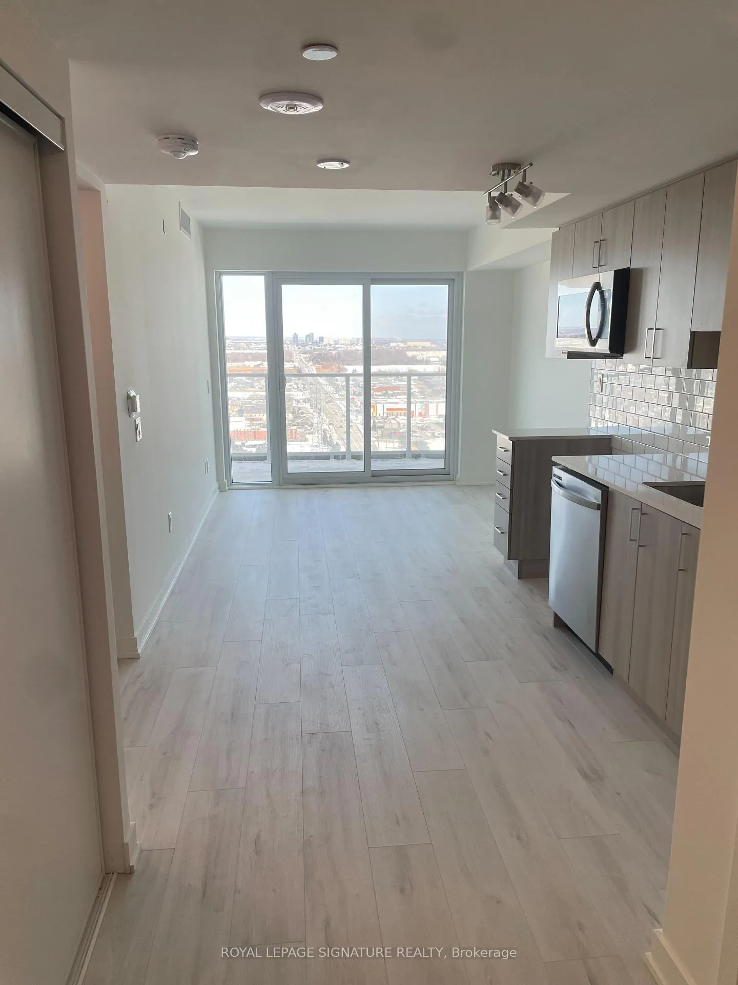 Photo 3 of Unit 2503, 1010 Sandy Beach Road, Pickering, Bay Ridges — HOMEH