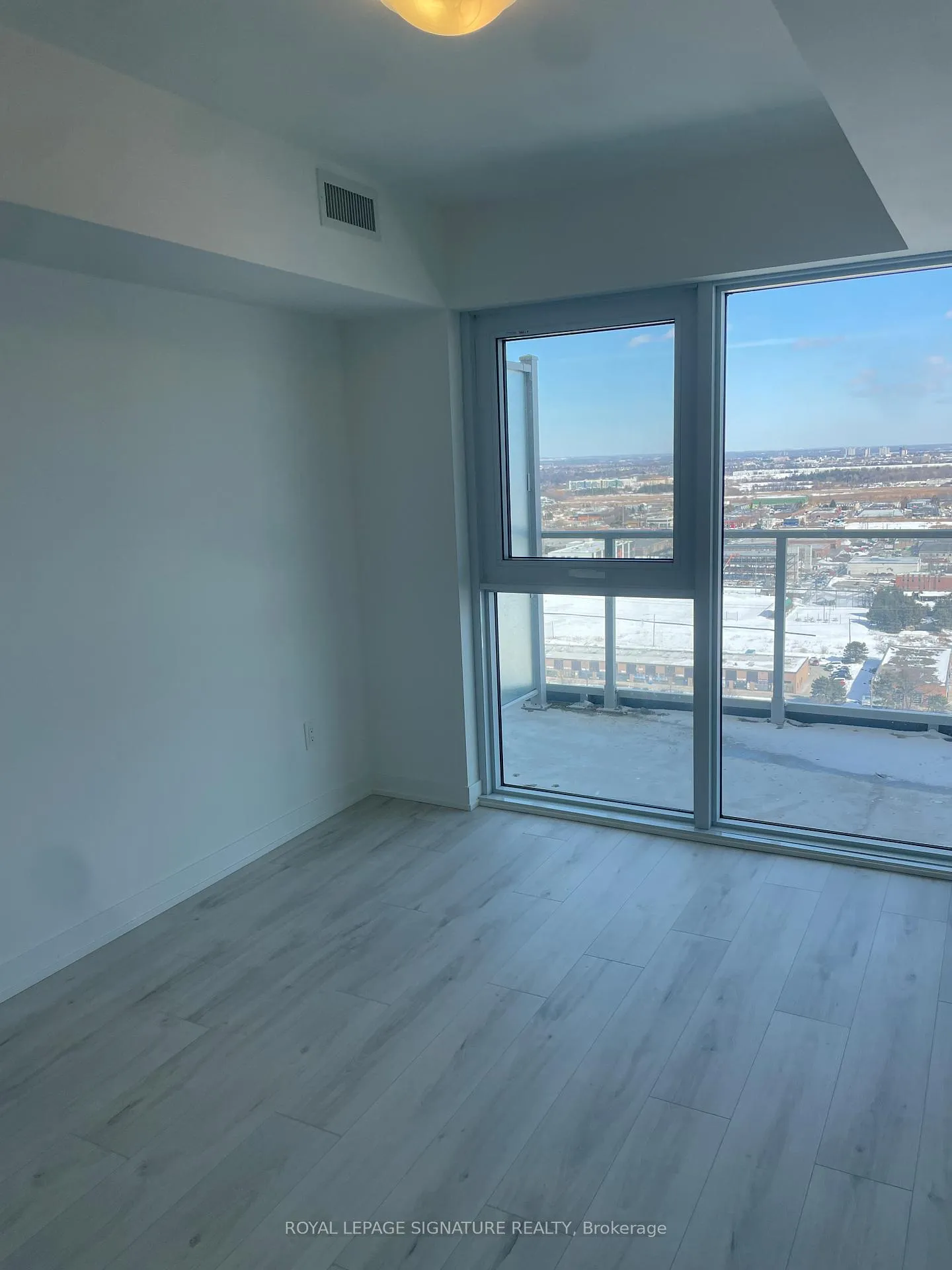 Photo 5 of Unit 2503, 1010 Sandy Beach Road, Pickering, Bay Ridges — HOMEH