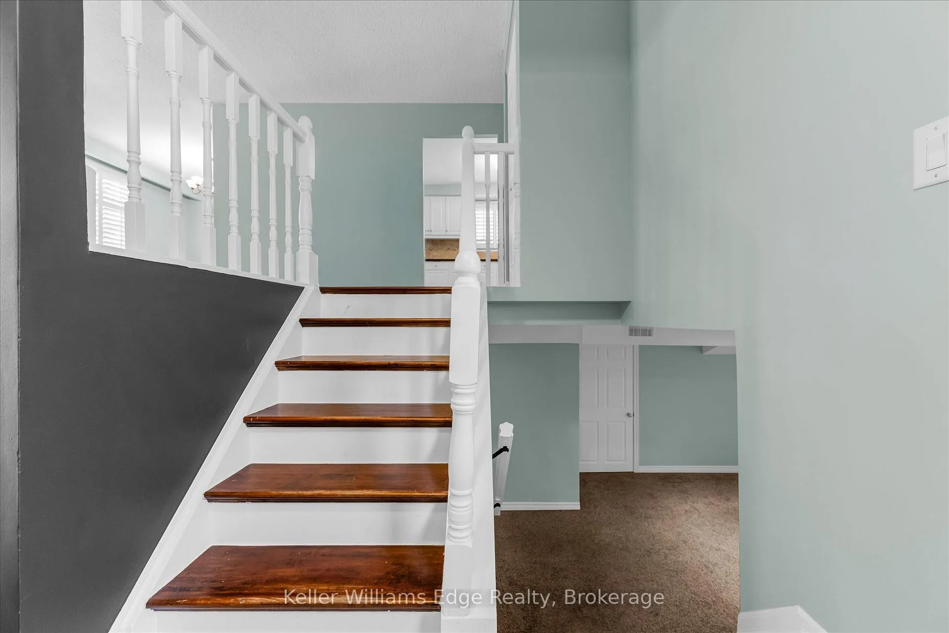 Photo 4 of 59 Rand Street, Hamilton, Stoney Creek Mountain — HOMEH