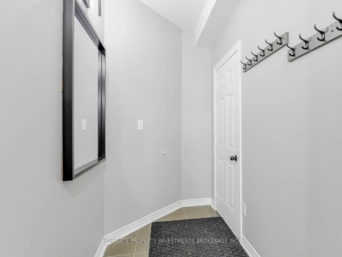 Photo 3 of Unit Upper, 13 Herzberg Gardens, North York, York University Heights — HOMEH