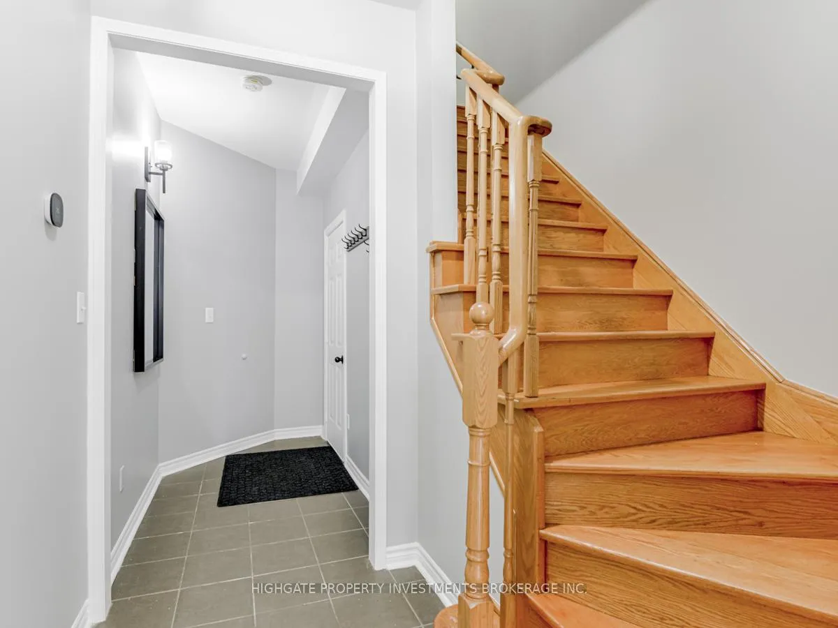 Photo 4 of Unit Upper, 13 Herzberg Gardens, North York, York University Heights — HOMEH