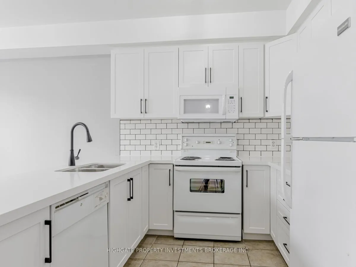 Photo 6 of Unit Upper, 13 Herzberg Gardens, North York, York University Heights — HOMEH