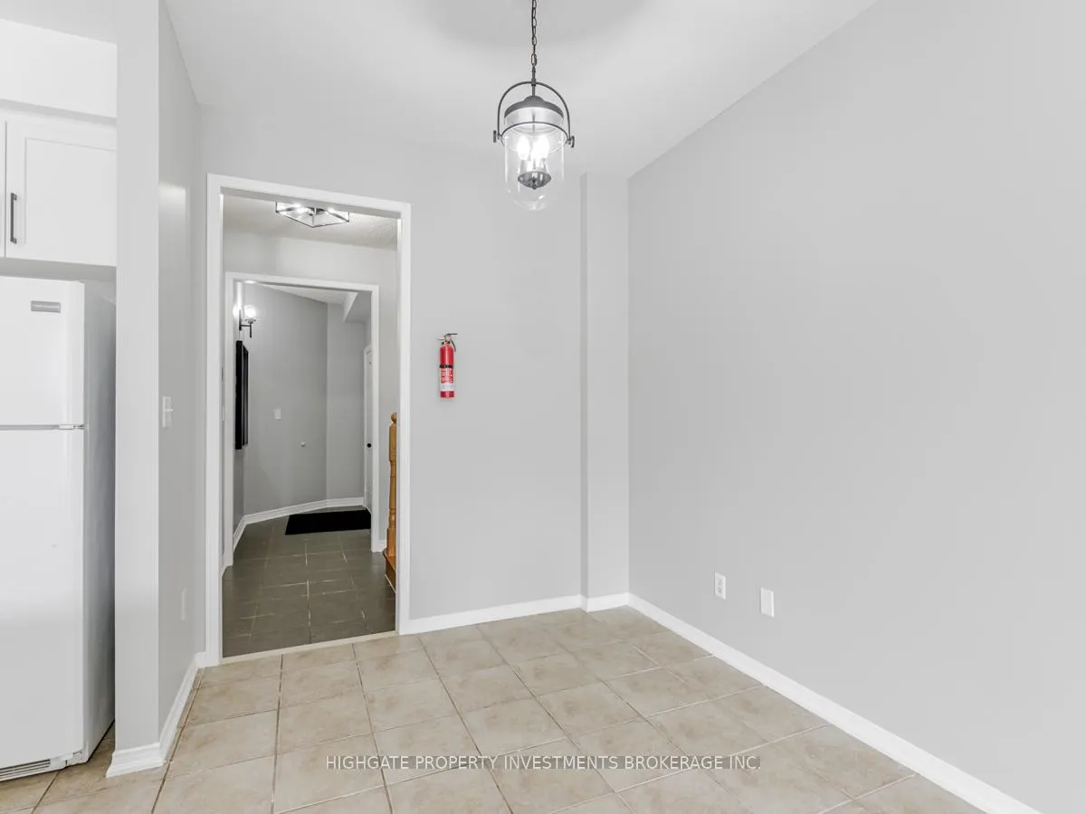 Photo 8 of Unit Upper, 13 Herzberg Gardens, North York, York University Heights — HOMEH