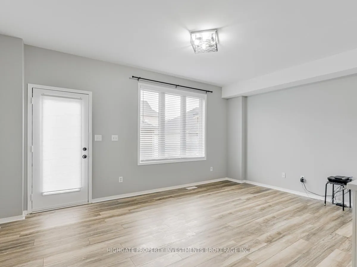 Photo 9 of Unit Upper, 13 Herzberg Gardens, North York, York University Heights — HOMEH