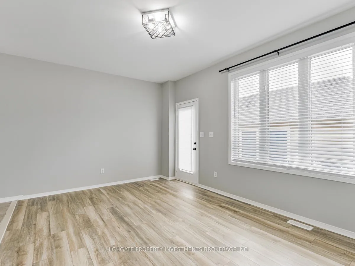 Photo 10 of Unit Upper, 13 Herzberg Gardens, North York, York University Heights — HOMEH