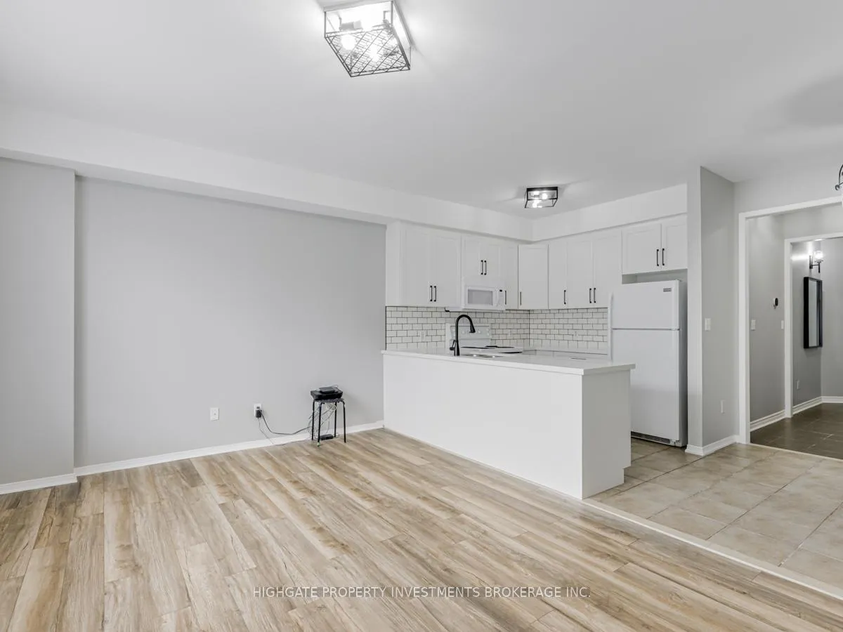 Photo 11 of Unit Upper, 13 Herzberg Gardens, North York, York University Heights — HOMEH