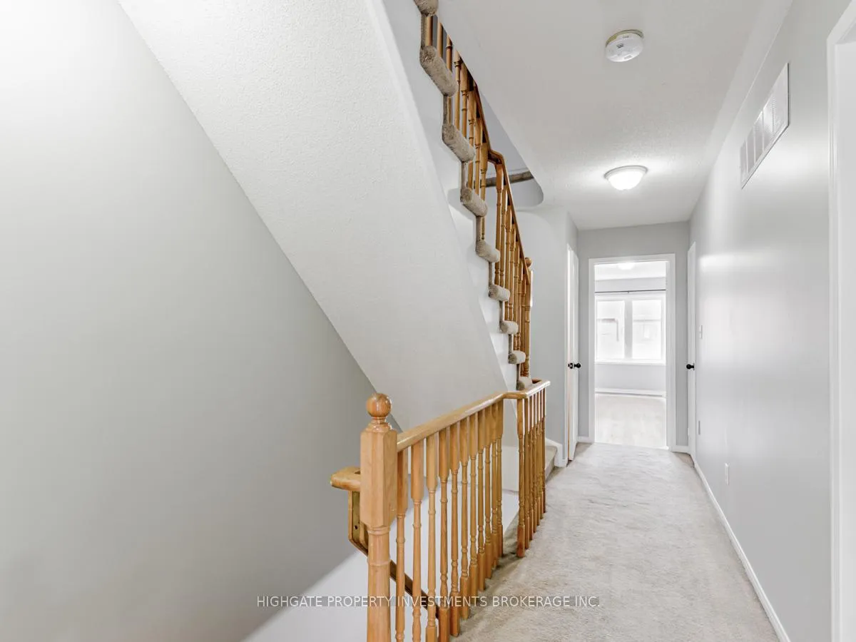 Photo 12 of Unit Upper, 13 Herzberg Gardens, North York, York University Heights — HOMEH