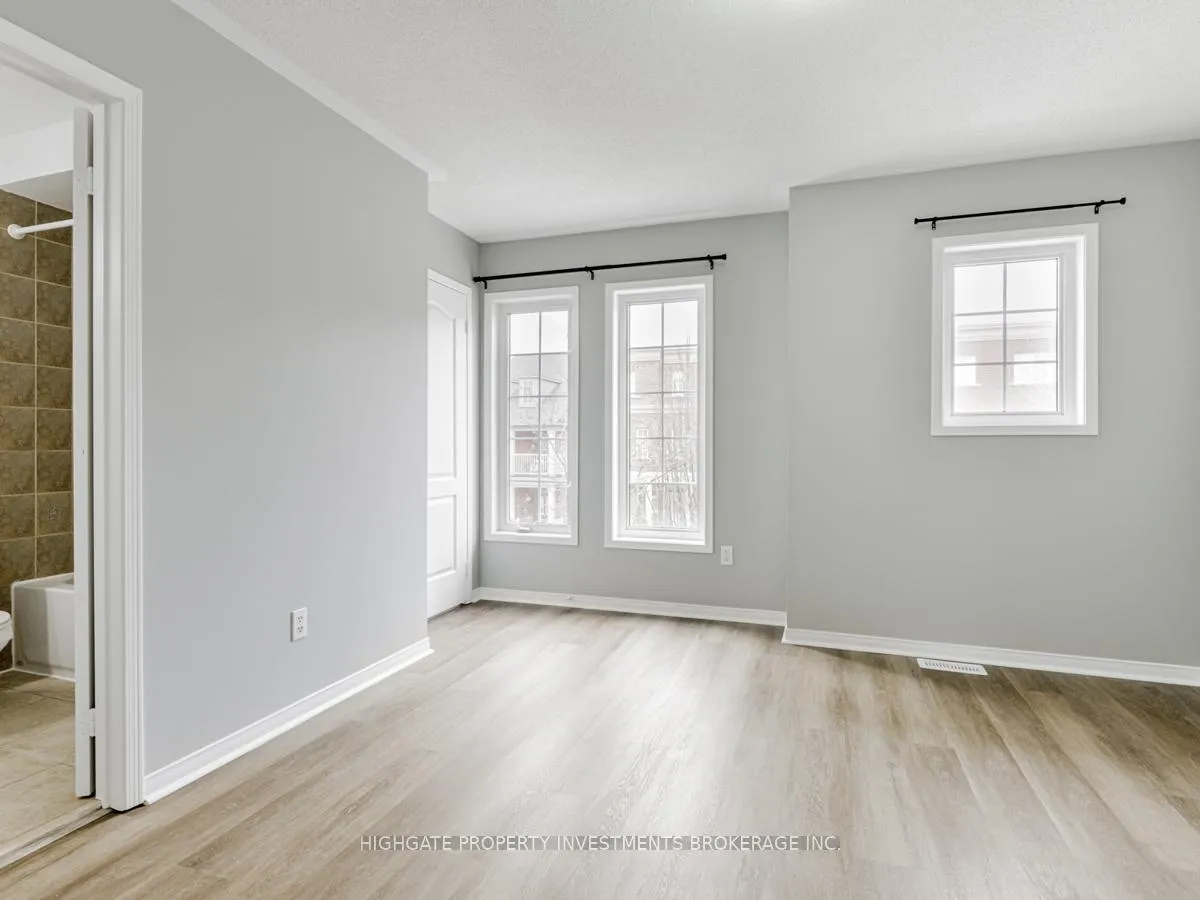 Photo 13 of Unit Upper, 13 Herzberg Gardens, North York, York University Heights — HOMEH