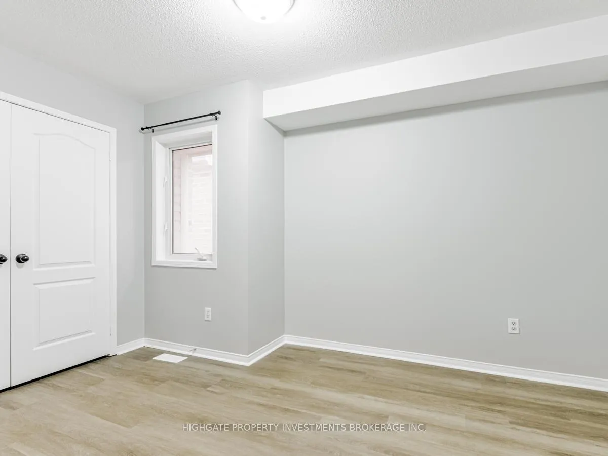 Photo 16 of Unit Upper, 13 Herzberg Gardens, North York, York University Heights — HOMEH