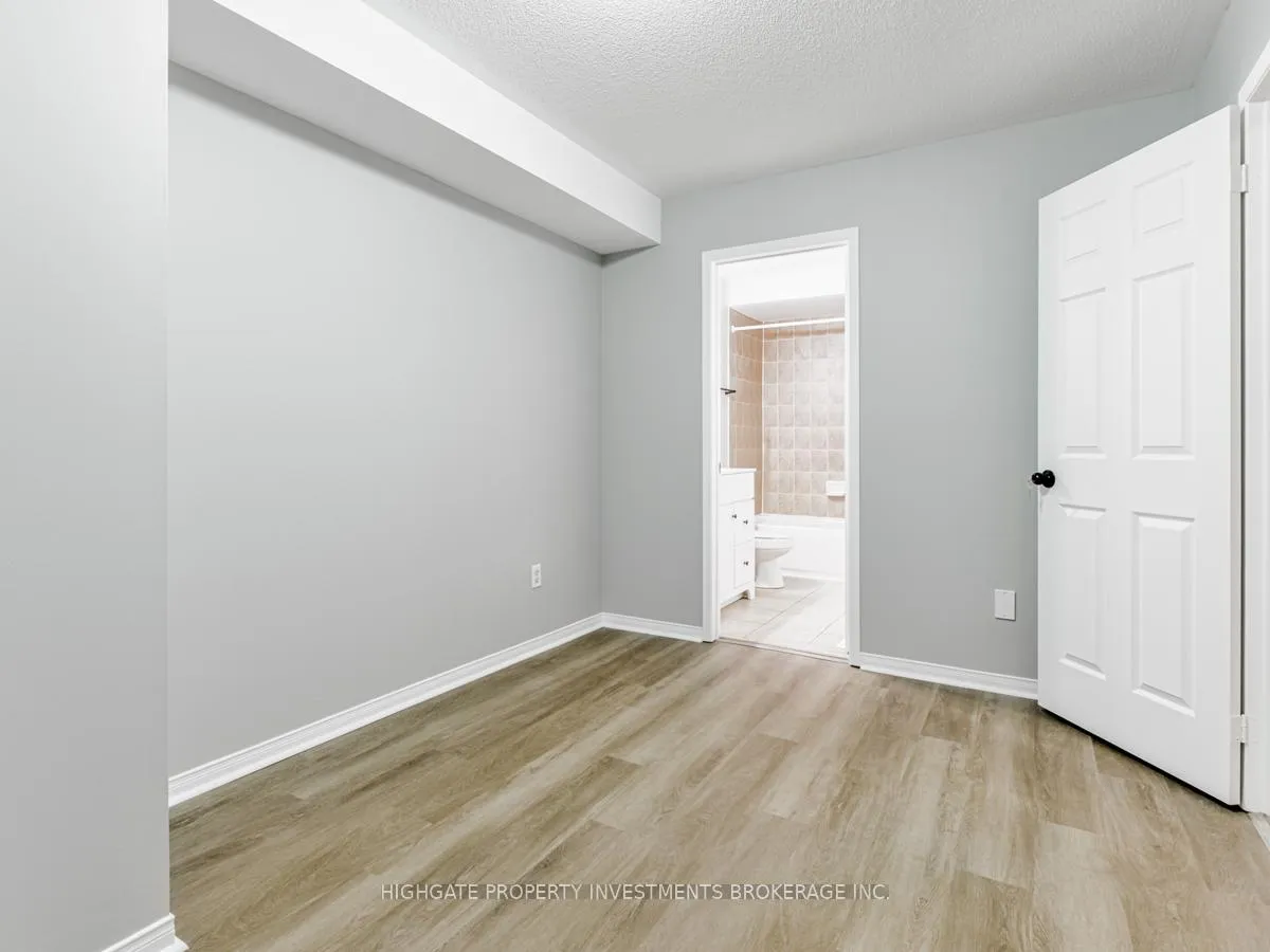 Photo 17 of Unit Upper, 13 Herzberg Gardens, North York, York University Heights — HOMEH