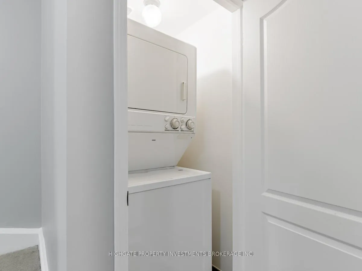 Photo 18 of Unit Upper, 13 Herzberg Gardens, North York, York University Heights — HOMEH