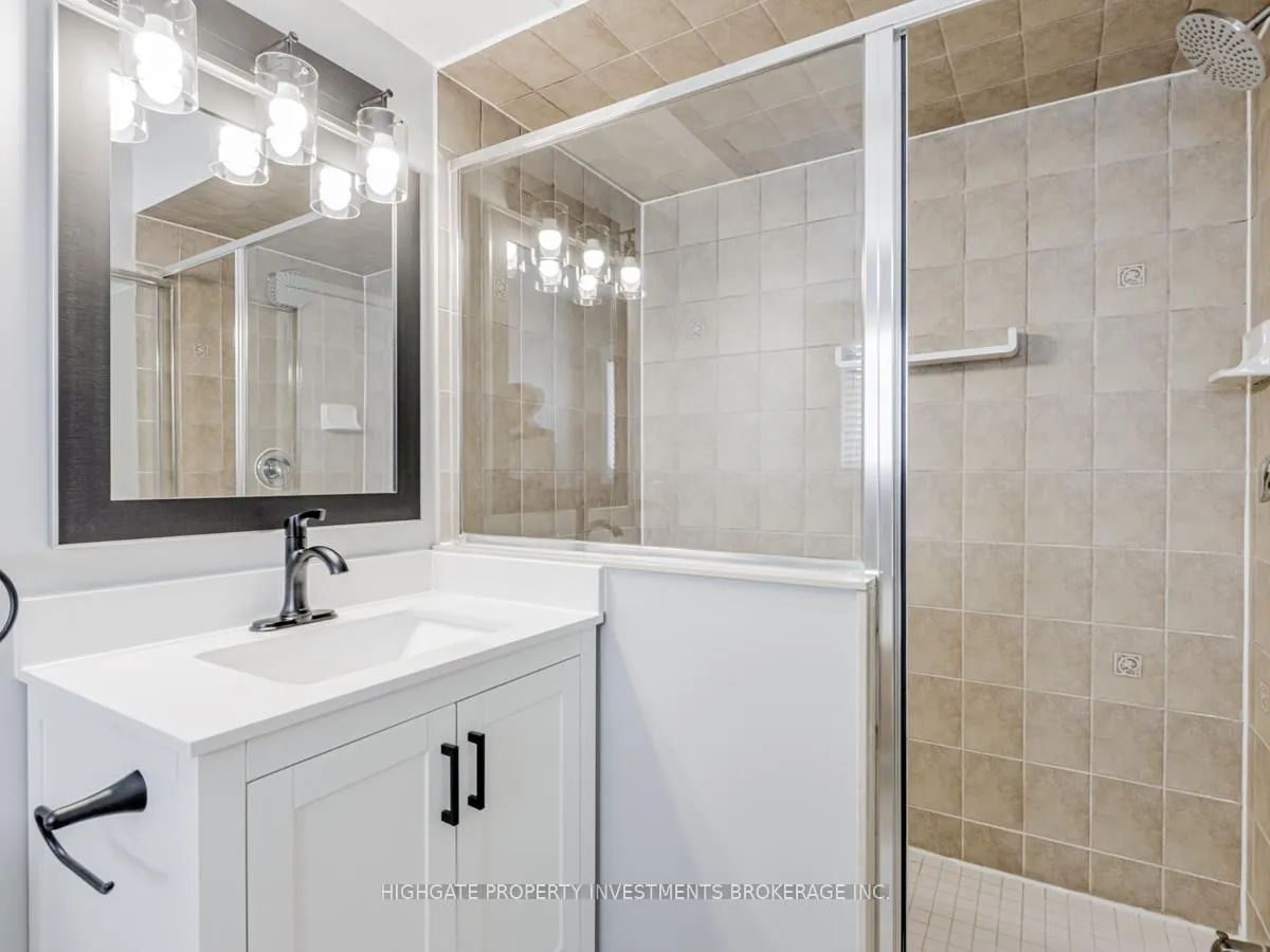 Photo 24 of Unit Upper, 13 Herzberg Gardens, North York, York University Heights — HOMEH