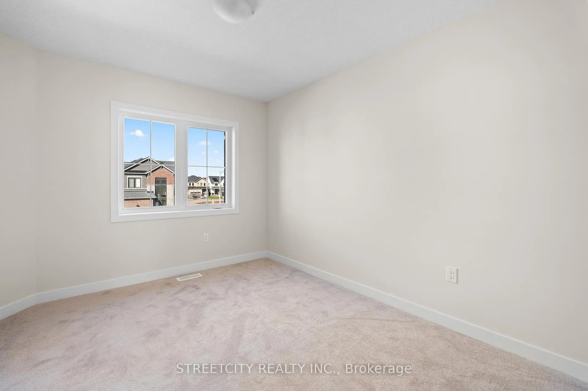 Photo 25 of 164 Keelson Street, Welland, Dain City — HOMEH