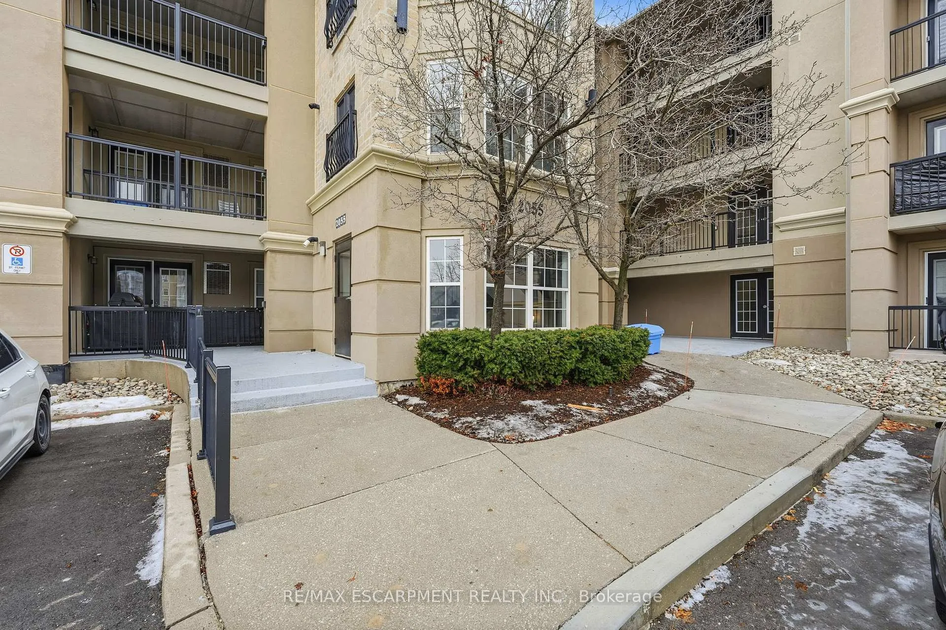 Photo 2 of Unit 308, 2055 Appleby Line, Burlington, Uptown — HOMEH