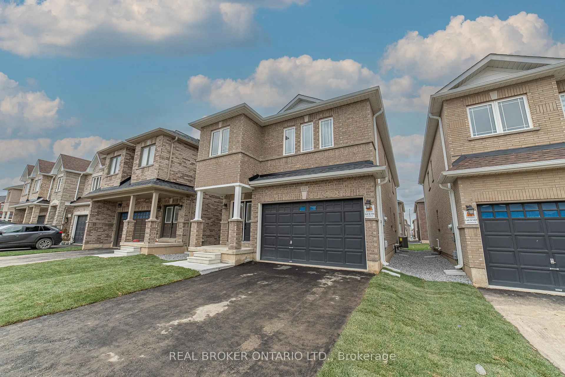 Photo 2 of 225 Palace Street, Thorold, Thorold Downtown — HOMEH