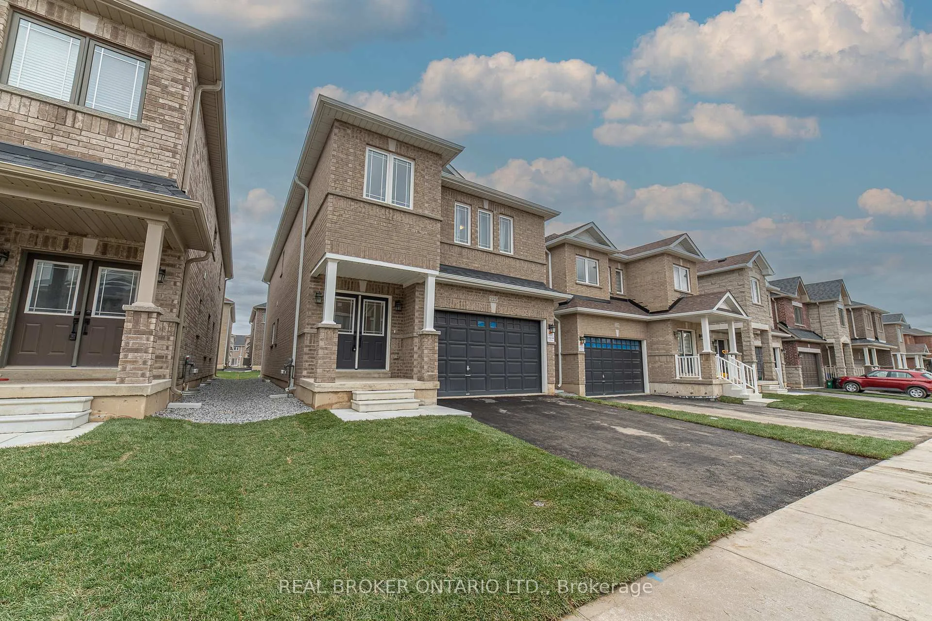 Photo 3 of 225 Palace Street, Thorold, Thorold Downtown — HOMEH