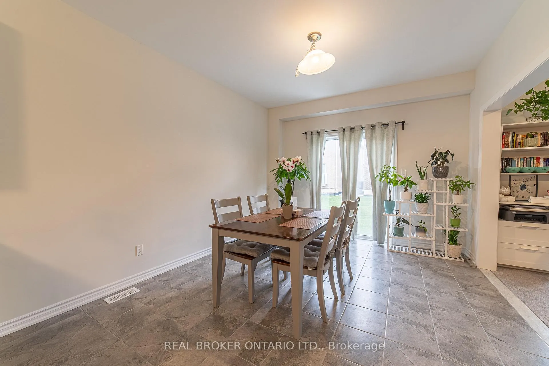 Photo 11 of 225 Palace Street, Thorold, Thorold Downtown — HOMEH