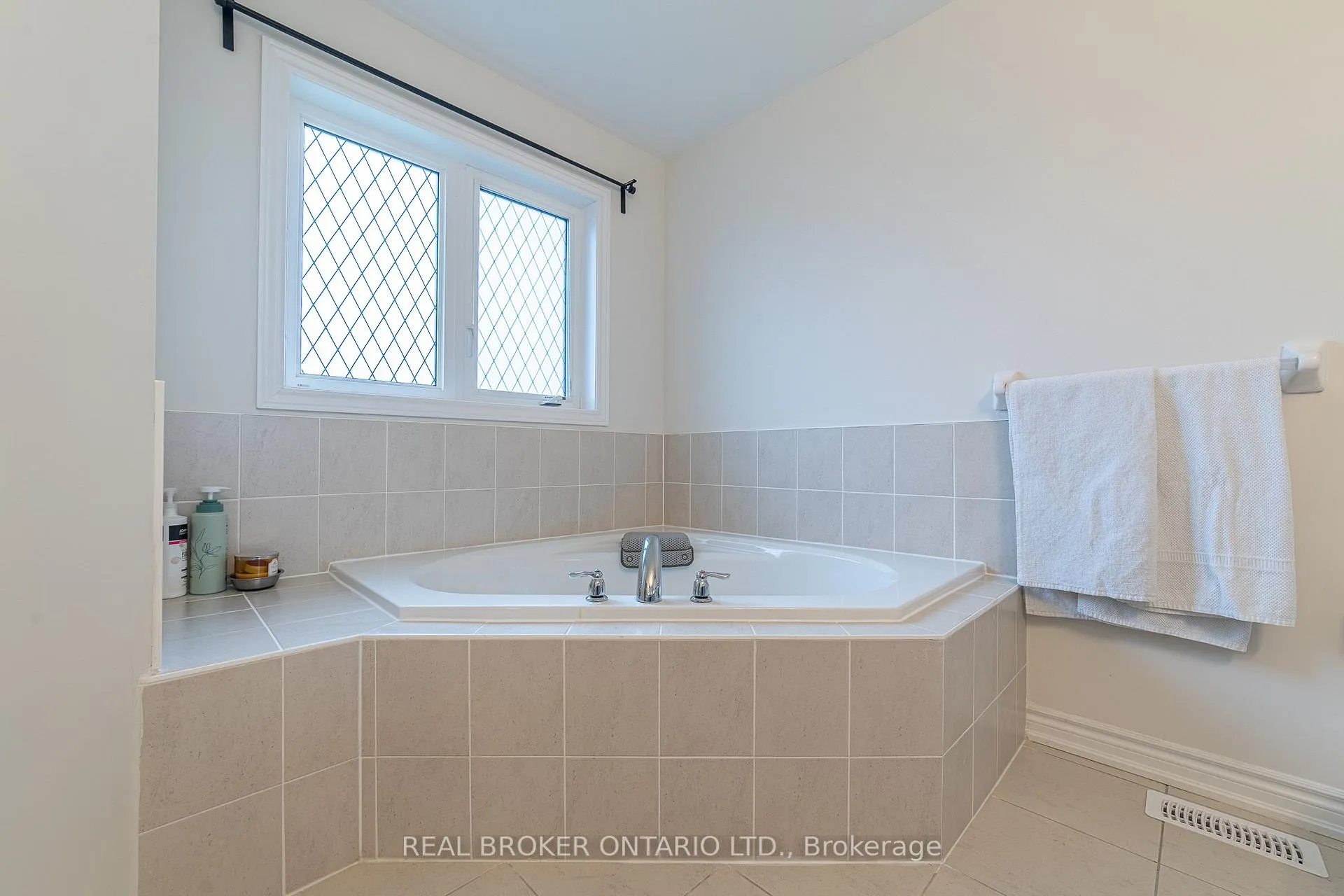 Photo 41 of 225 Palace Street, Thorold, Thorold Downtown — HOMEH