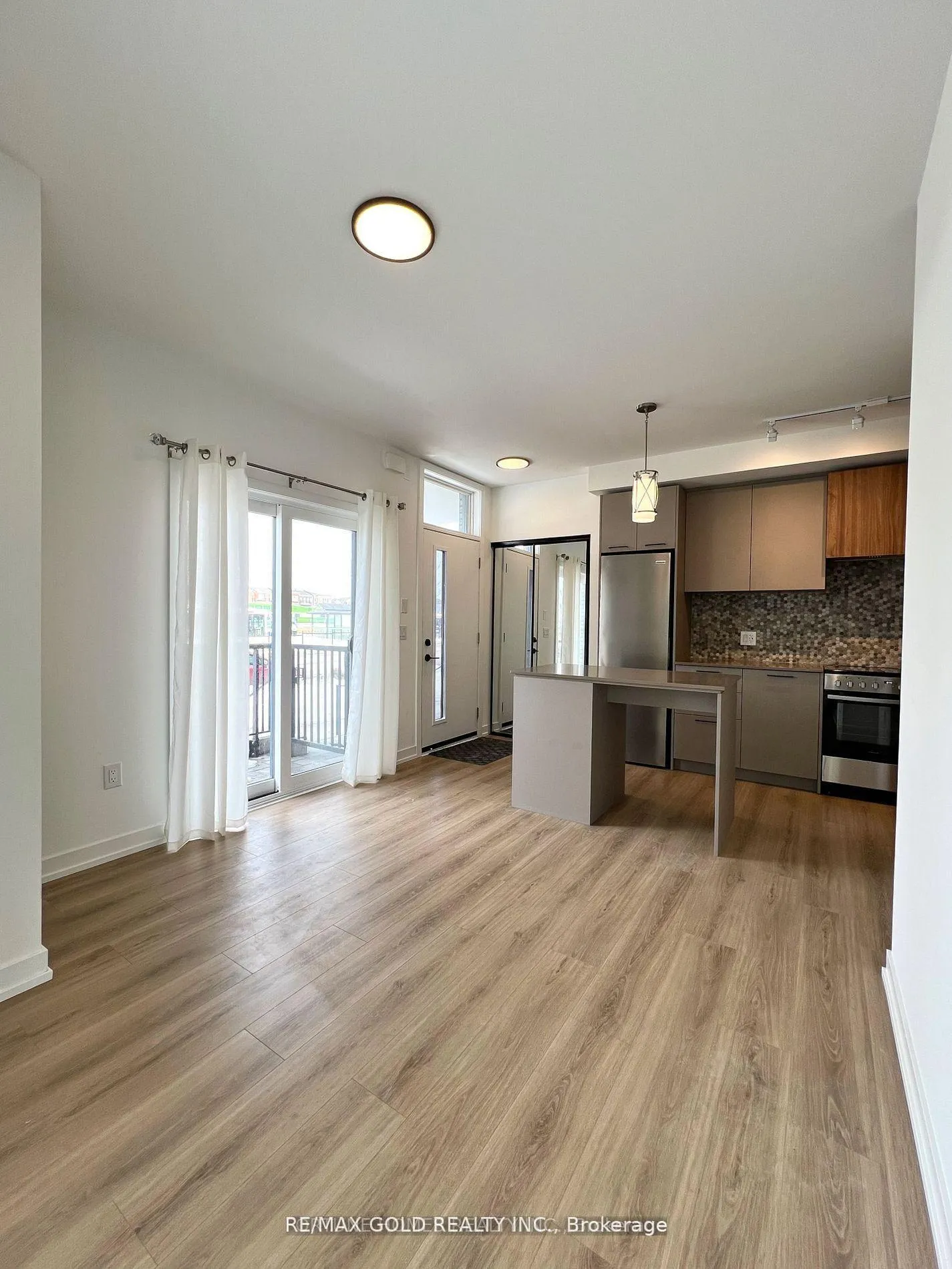 Photo 3 of Unit 8, 30 Lagerfeld Drive, Brampton, Northwest Brampton — HOMEH