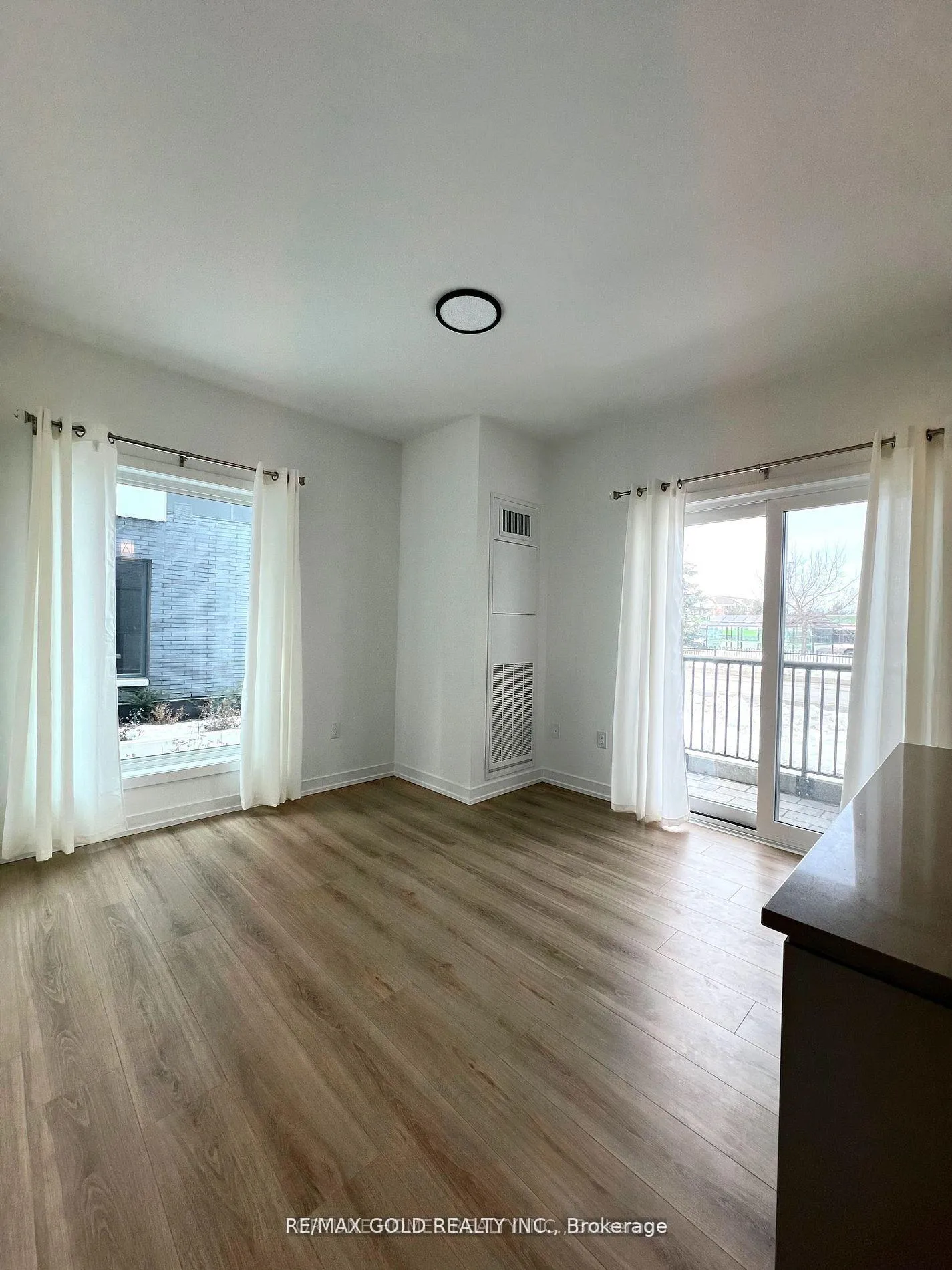 Photo 4 of Unit 8, 30 Lagerfeld Drive, Brampton, Northwest Brampton — HOMEH