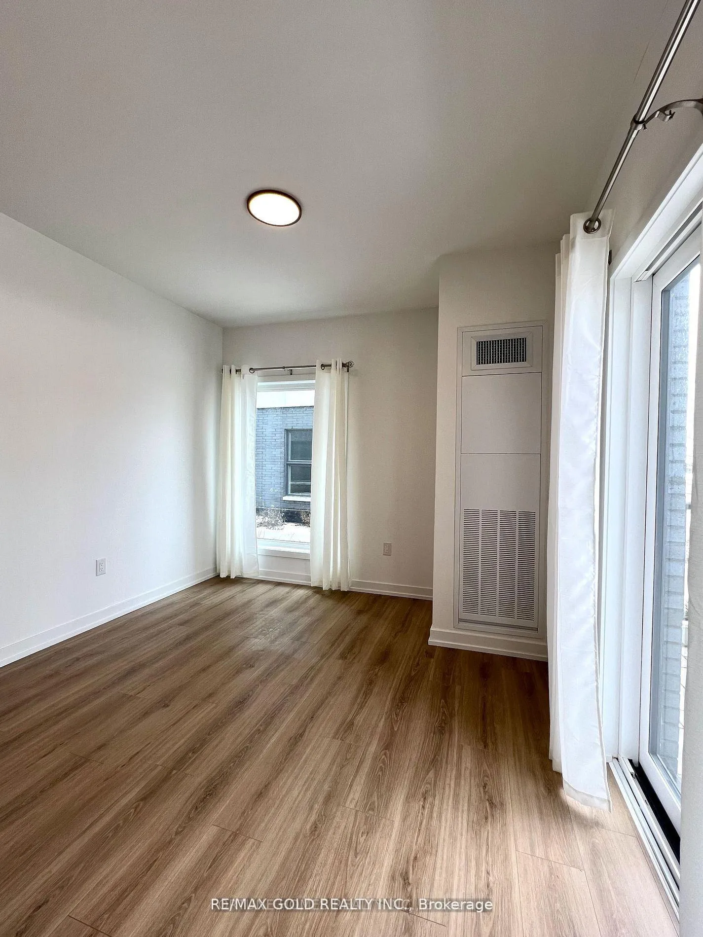 Photo 5 of Unit 8, 30 Lagerfeld Drive, Brampton, Northwest Brampton — HOMEH