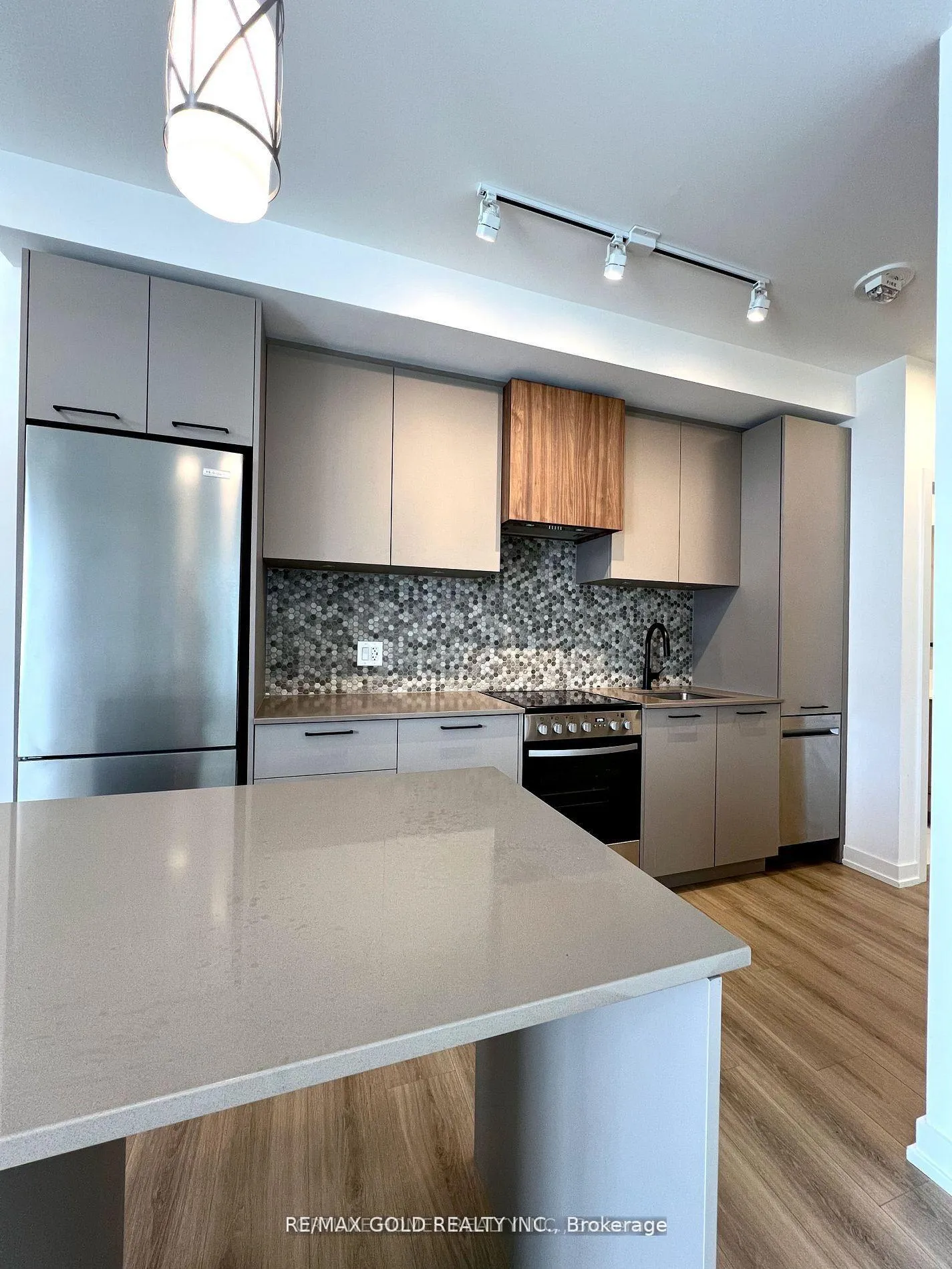 Photo 6 of Unit 8, 30 Lagerfeld Drive, Brampton, Northwest Brampton — HOMEH