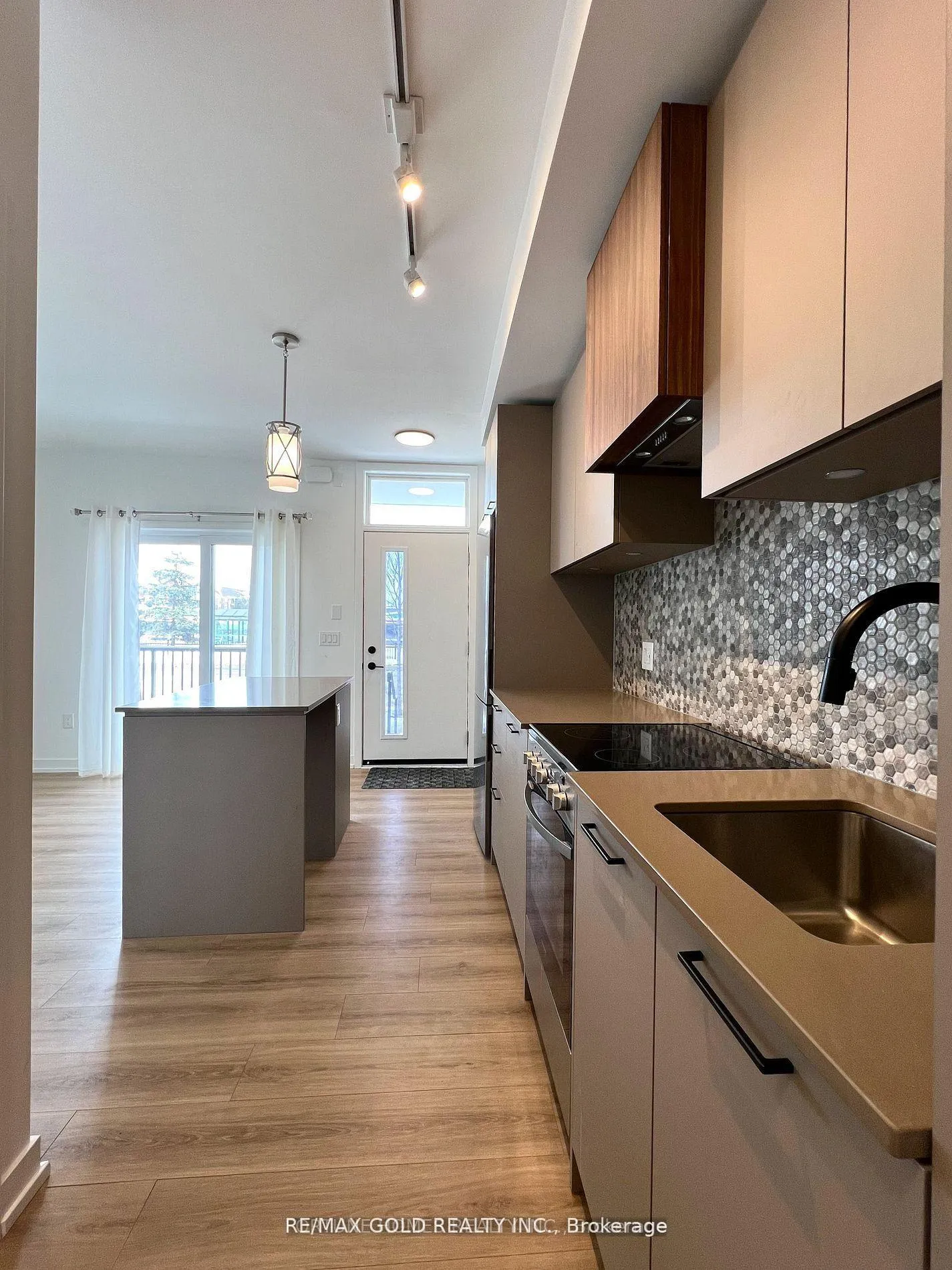 Photo 7 of Unit 8, 30 Lagerfeld Drive, Brampton, Northwest Brampton — HOMEH