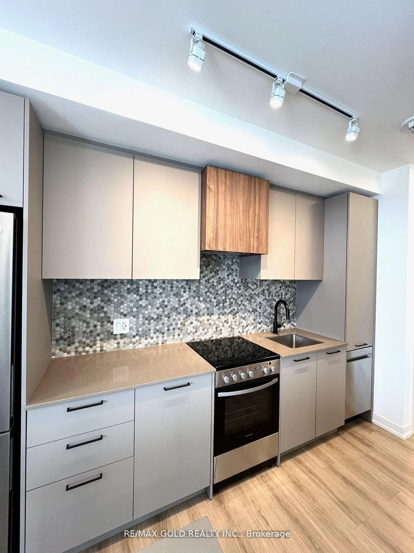 Photo 9 of Unit 8, 30 Lagerfeld Drive, Brampton, Northwest Brampton — HOMEH