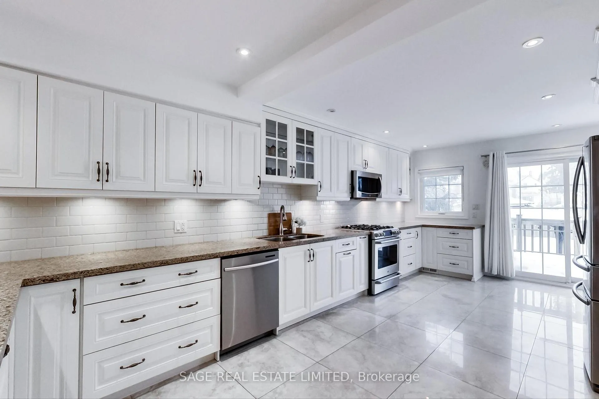 Photo 8 of 176 Lawlor Avenue, Toronto, East End-Danforth — HOMEH