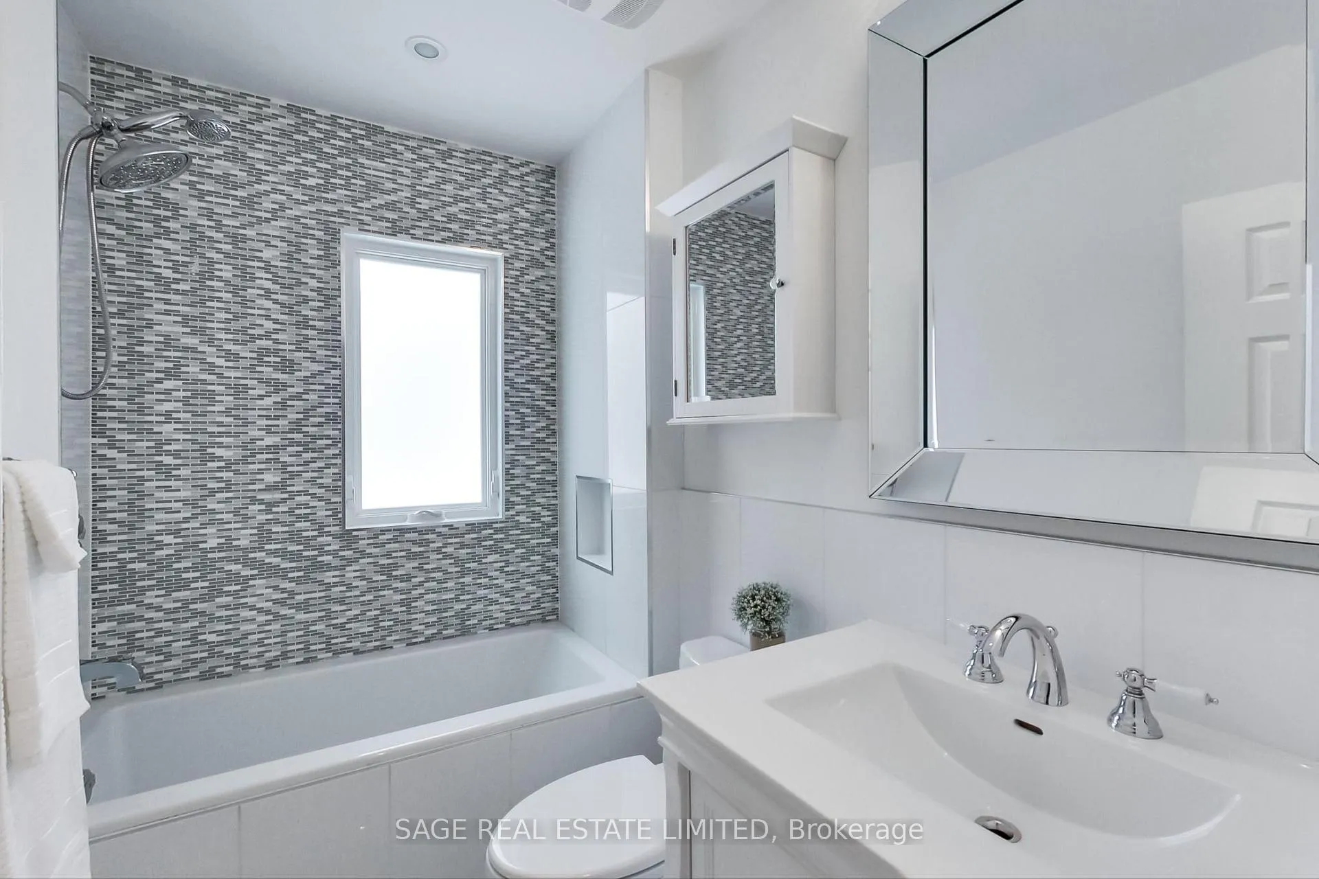 Photo 15 of 176 Lawlor Avenue, Toronto, East End-Danforth — HOMEH