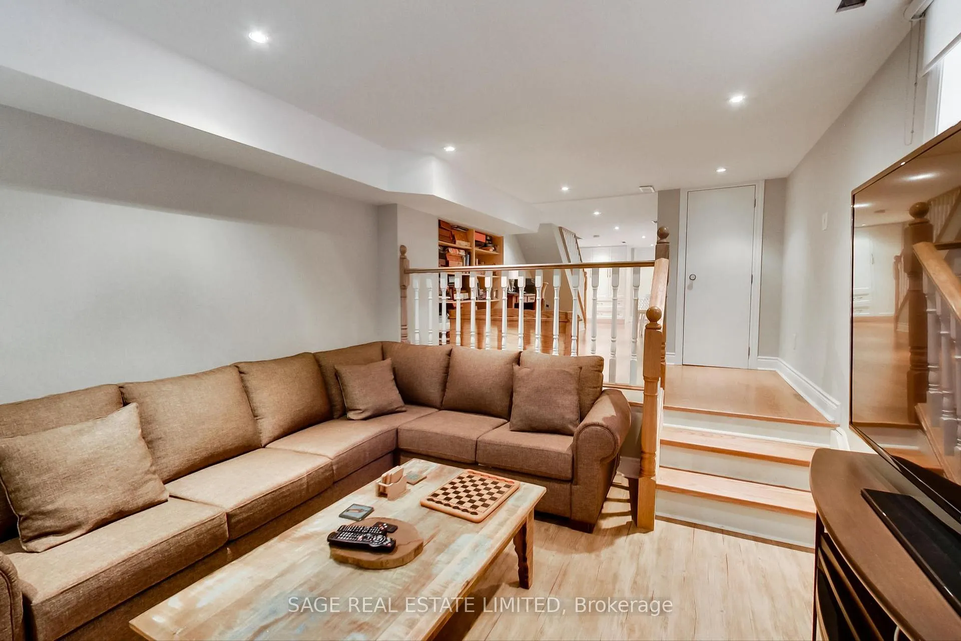 Photo 18 of 176 Lawlor Avenue, Toronto, East End-Danforth — HOMEH