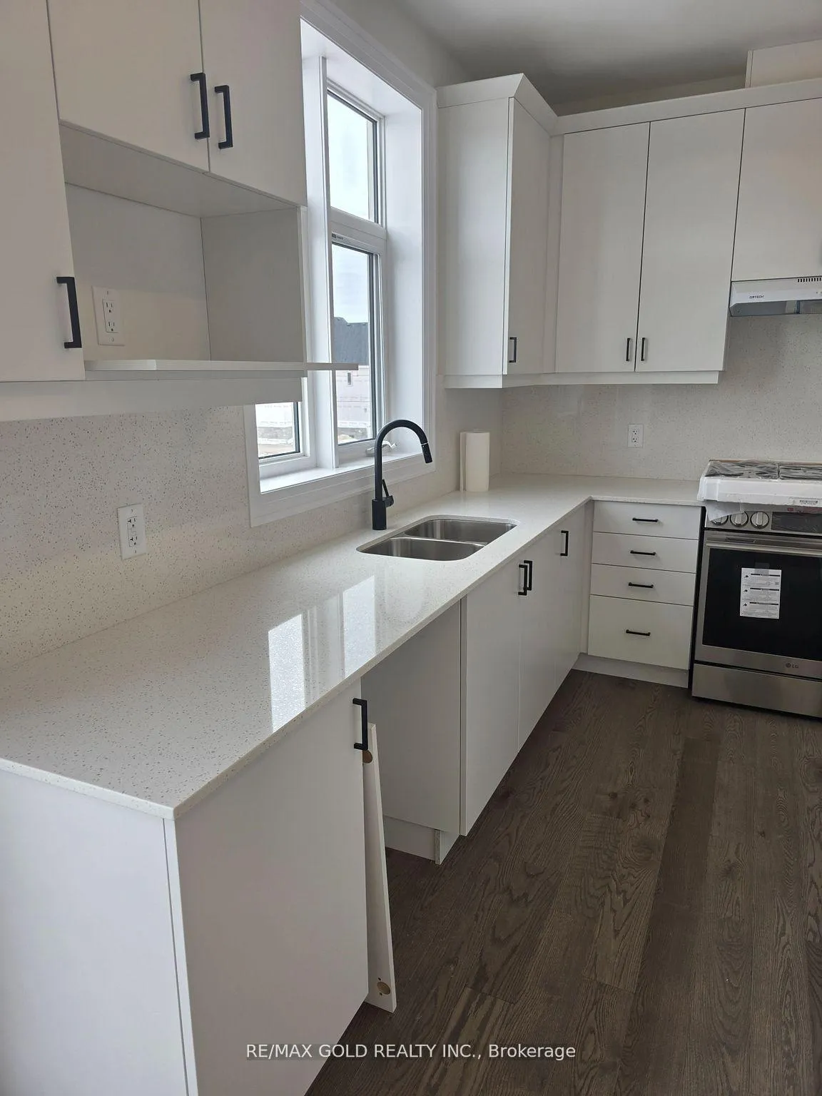 Photo 12 of 8 Vinnicombe Drive, Oro-Medonte, Rural Oro-Medonte — HOMEH