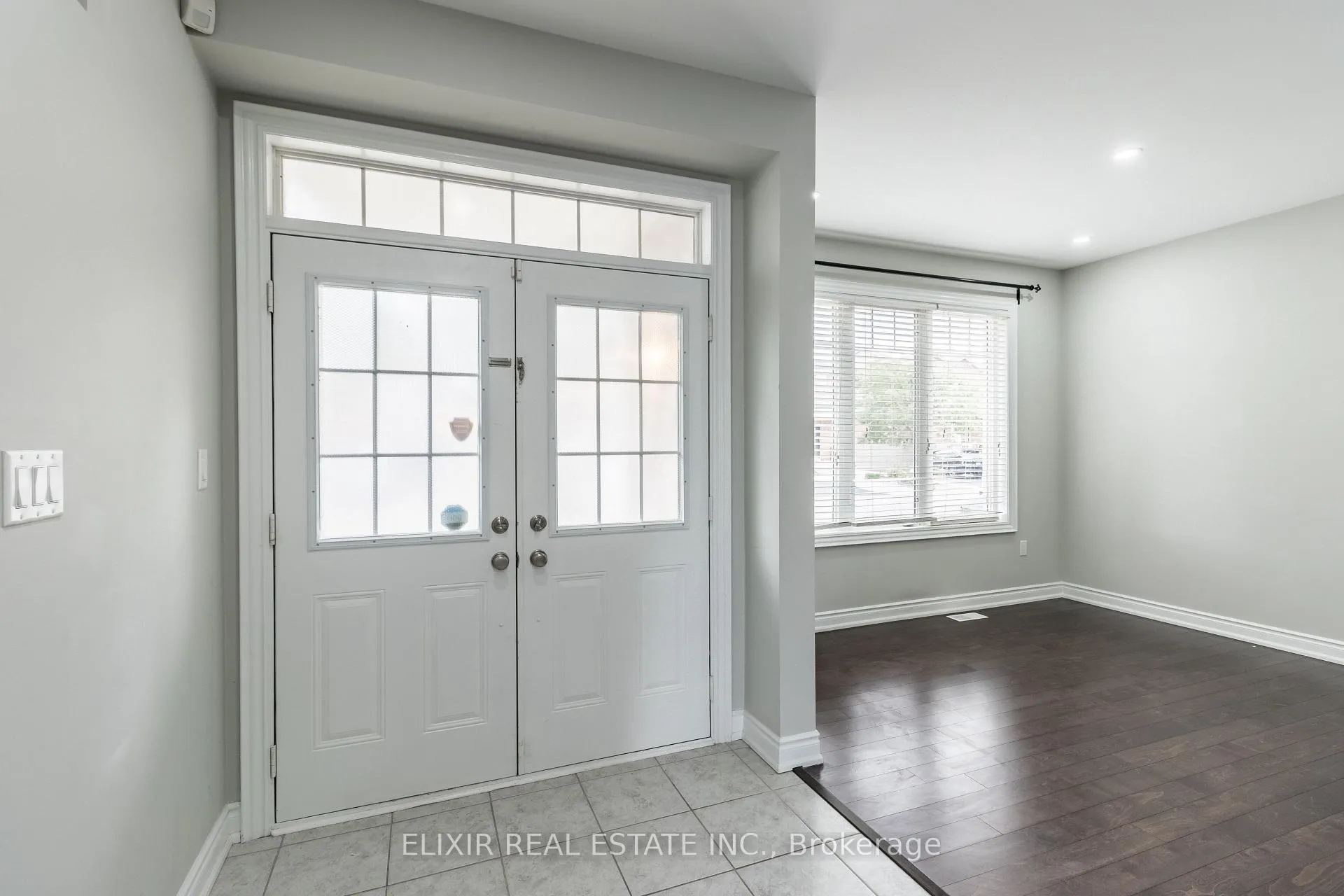 Photo 4 of 40 Personna Circle, Brampton, Credit Valley — HOMEH