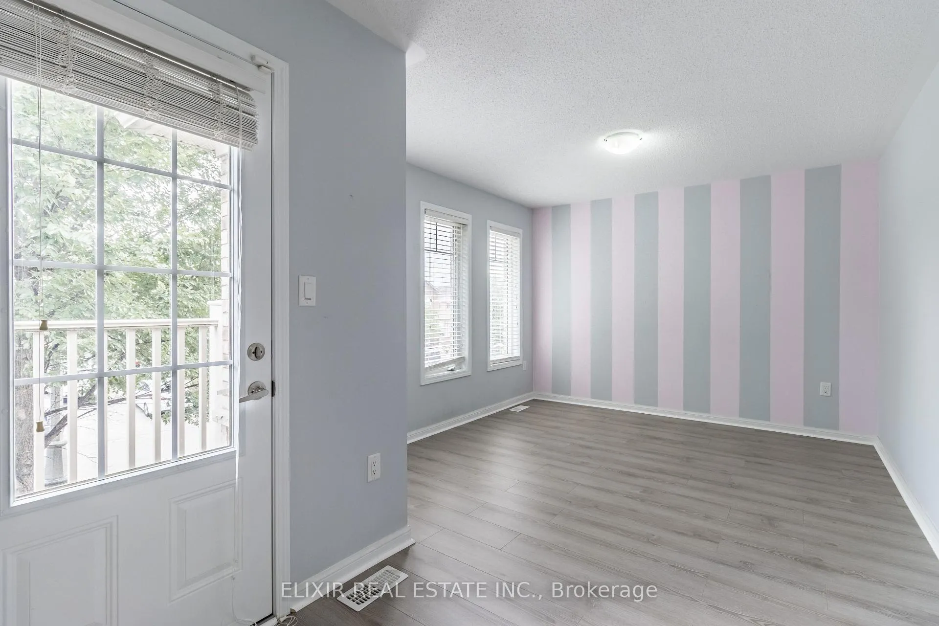 Photo 5 of 40 Personna Circle, Brampton, Credit Valley — HOMEH