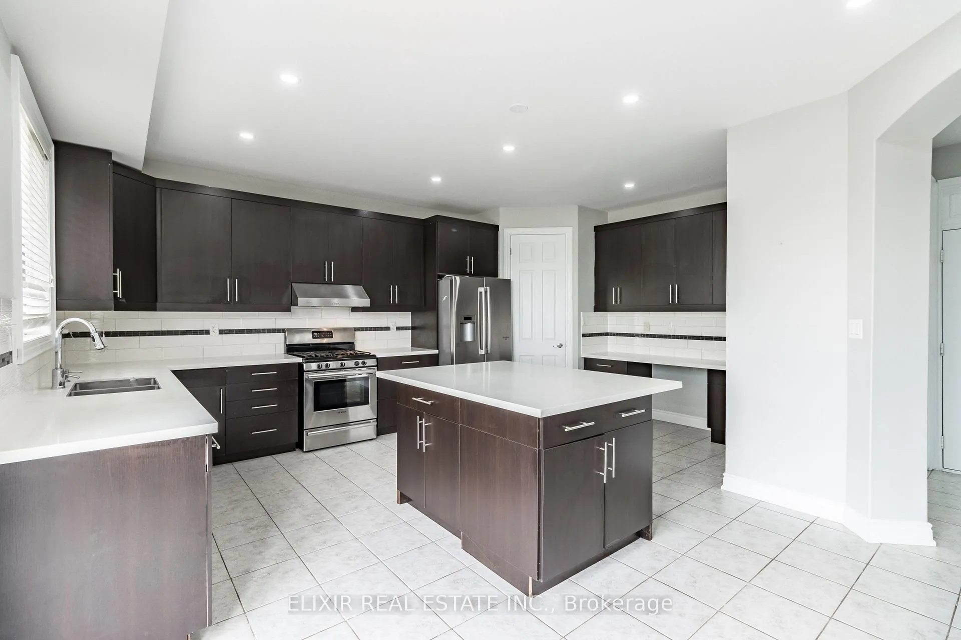 Photo 10 of 40 Personna Circle, Brampton, Credit Valley — HOMEH