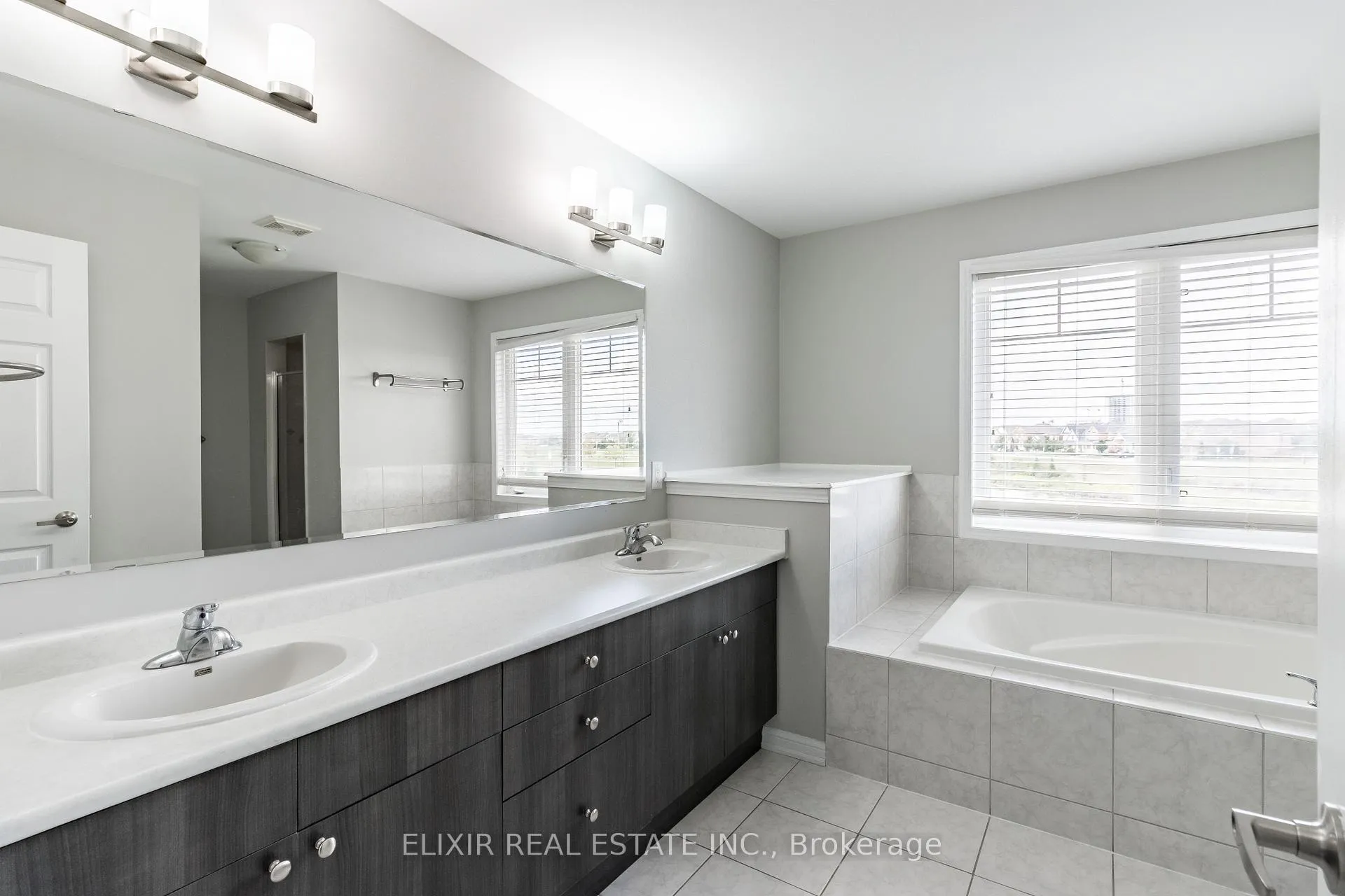 Photo 18 of 40 Personna Circle, Brampton, Credit Valley — HOMEH