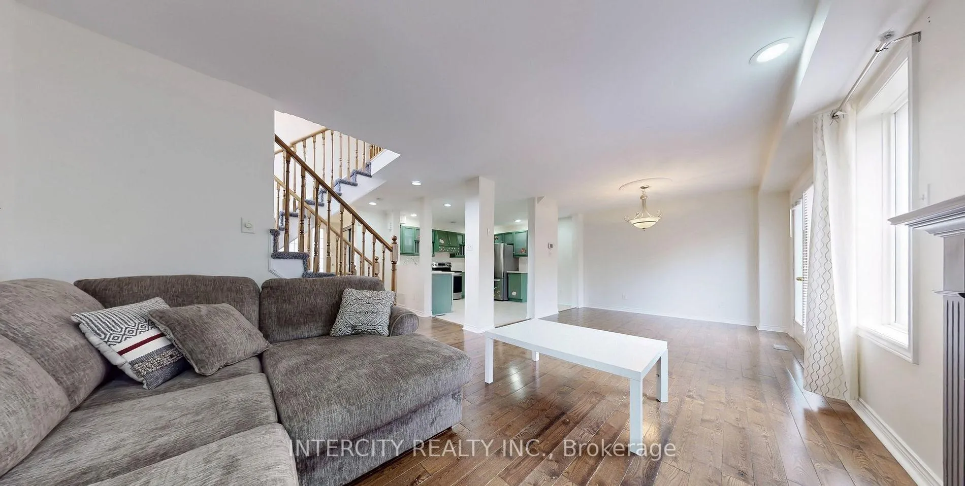 Photo 5 of 138 Tunbridge Road, Barrie, Georgian Drive — HOMEH