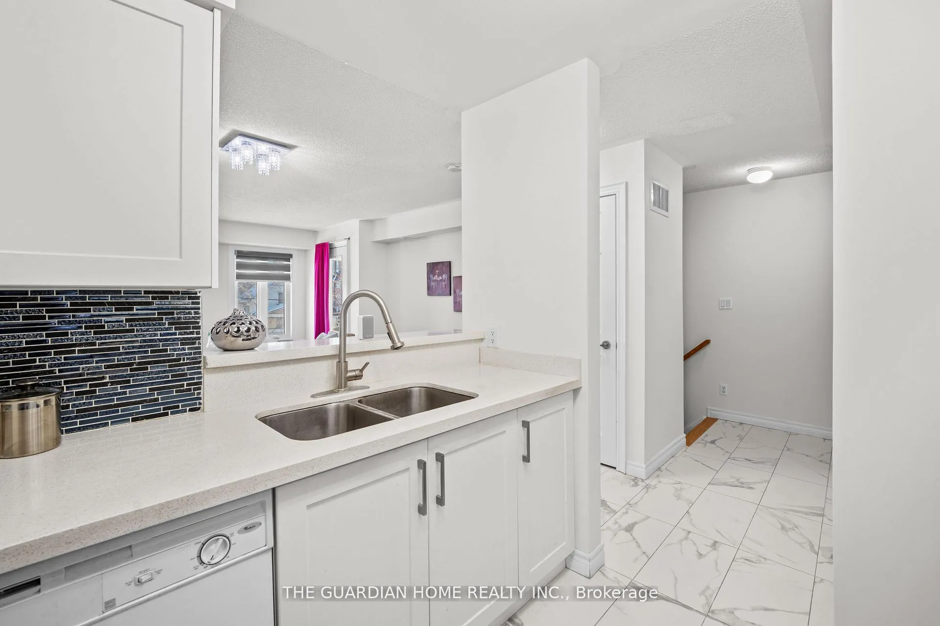 Photo 5 of Unit 28, 88 Old Kennedy Road, Markham, Milliken Mills East — HOMEH