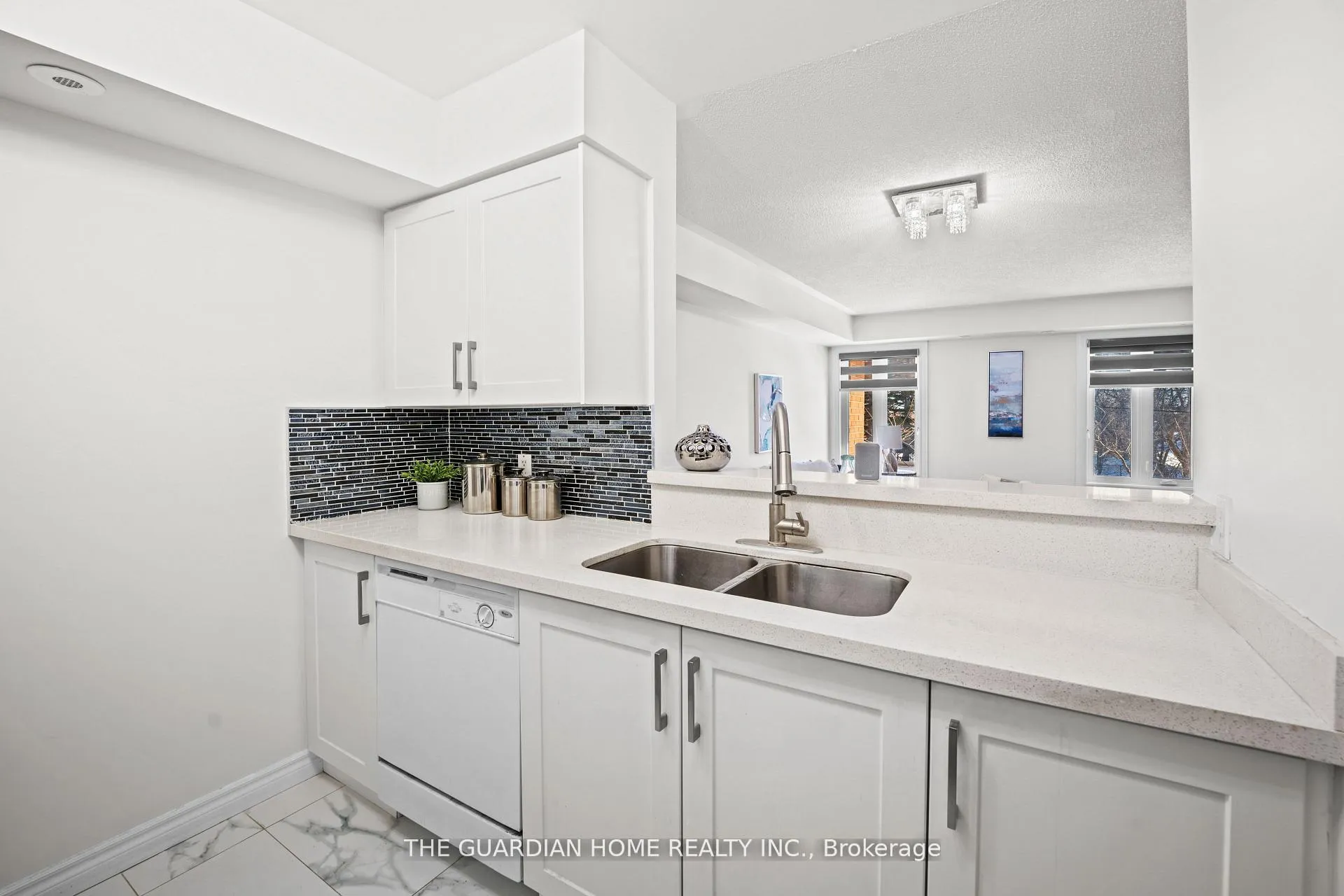 Photo 6 of Unit 28, 88 Old Kennedy Road, Markham, Milliken Mills East — HOMEH